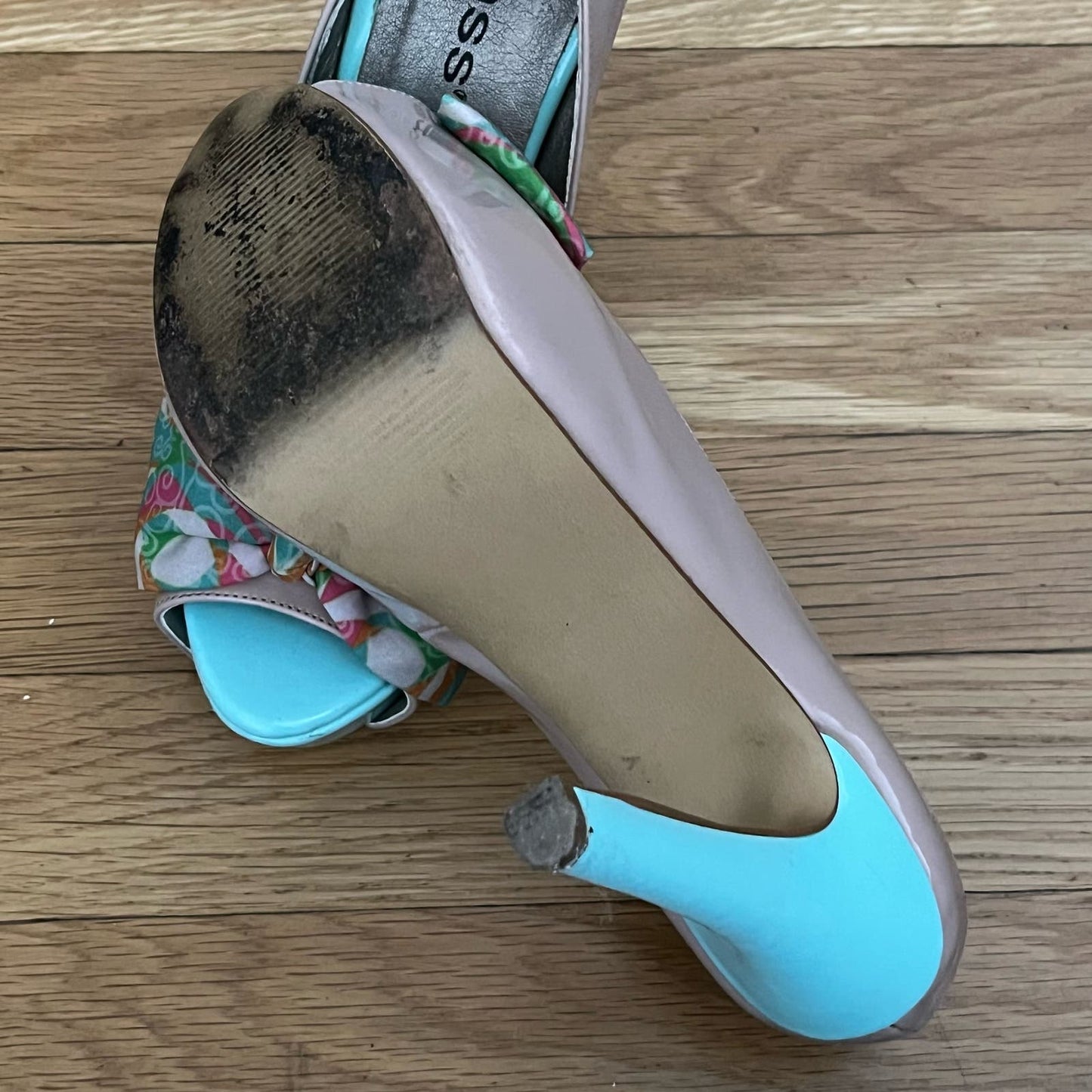 cklass Faux Patent Heels w/Bows - Size 6