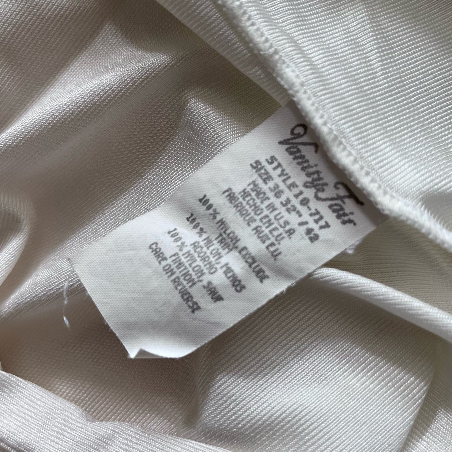 Vanity Fair Mid Length Full Slip - Size 36 32" / 42