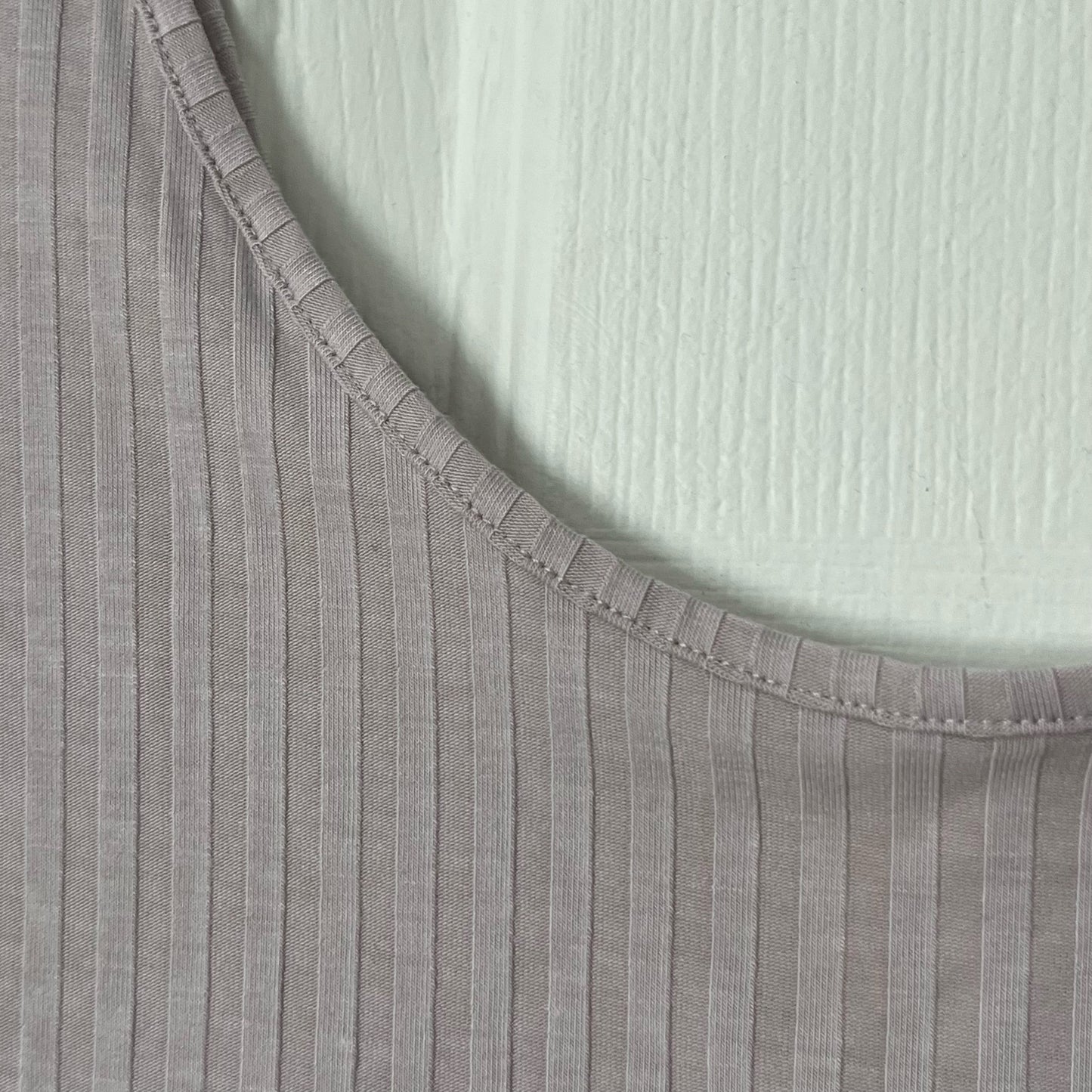 H&M Ribbed Scoopneck Cropped Tee - Size S