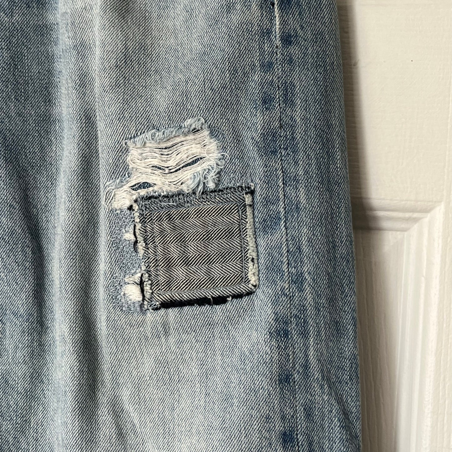 AG Adriano Goldschmied The Nikki Relaxed Skinny Jeans - Size 26R