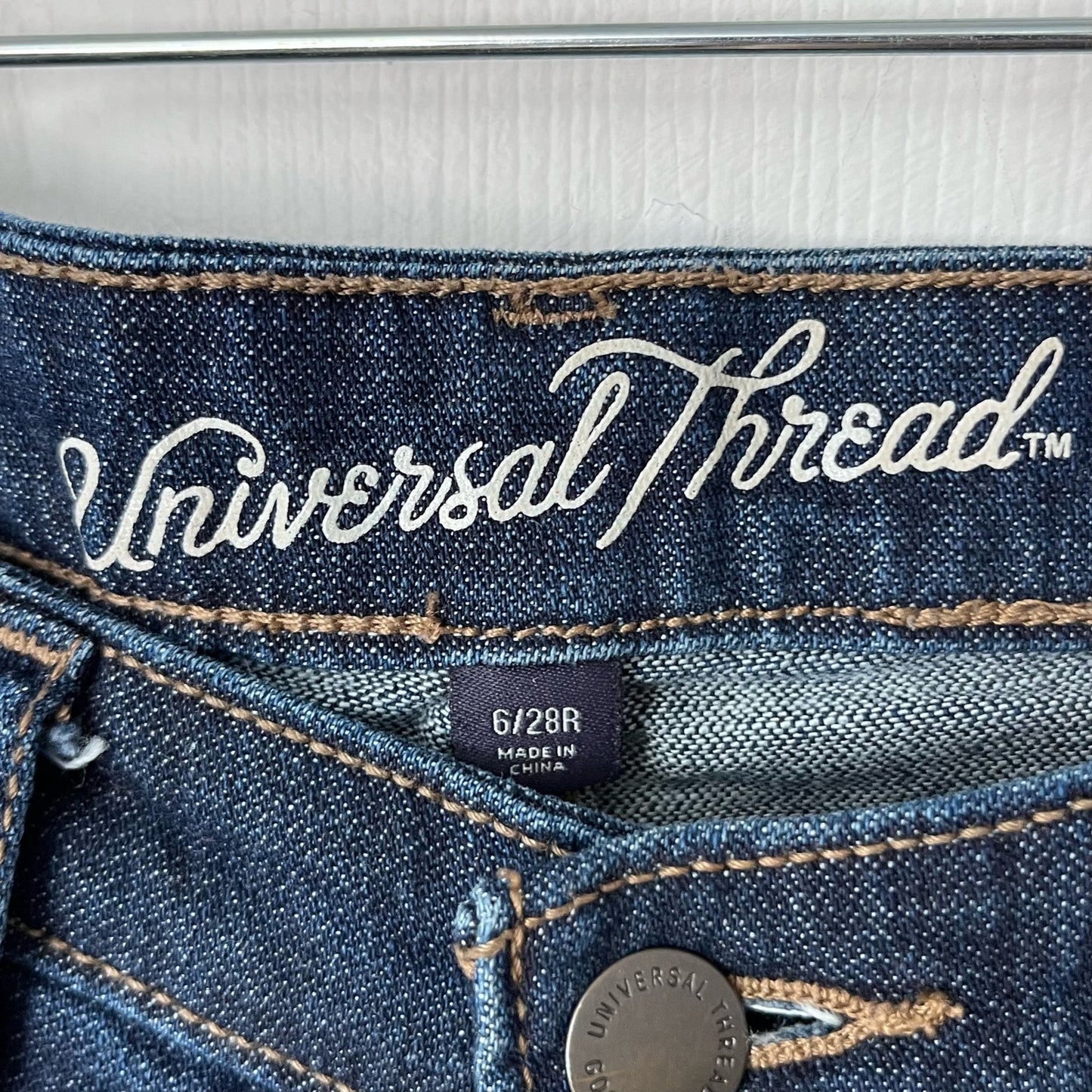 Universal Thread Mid Rise Boyfriend Short - Size 6 / 28R
