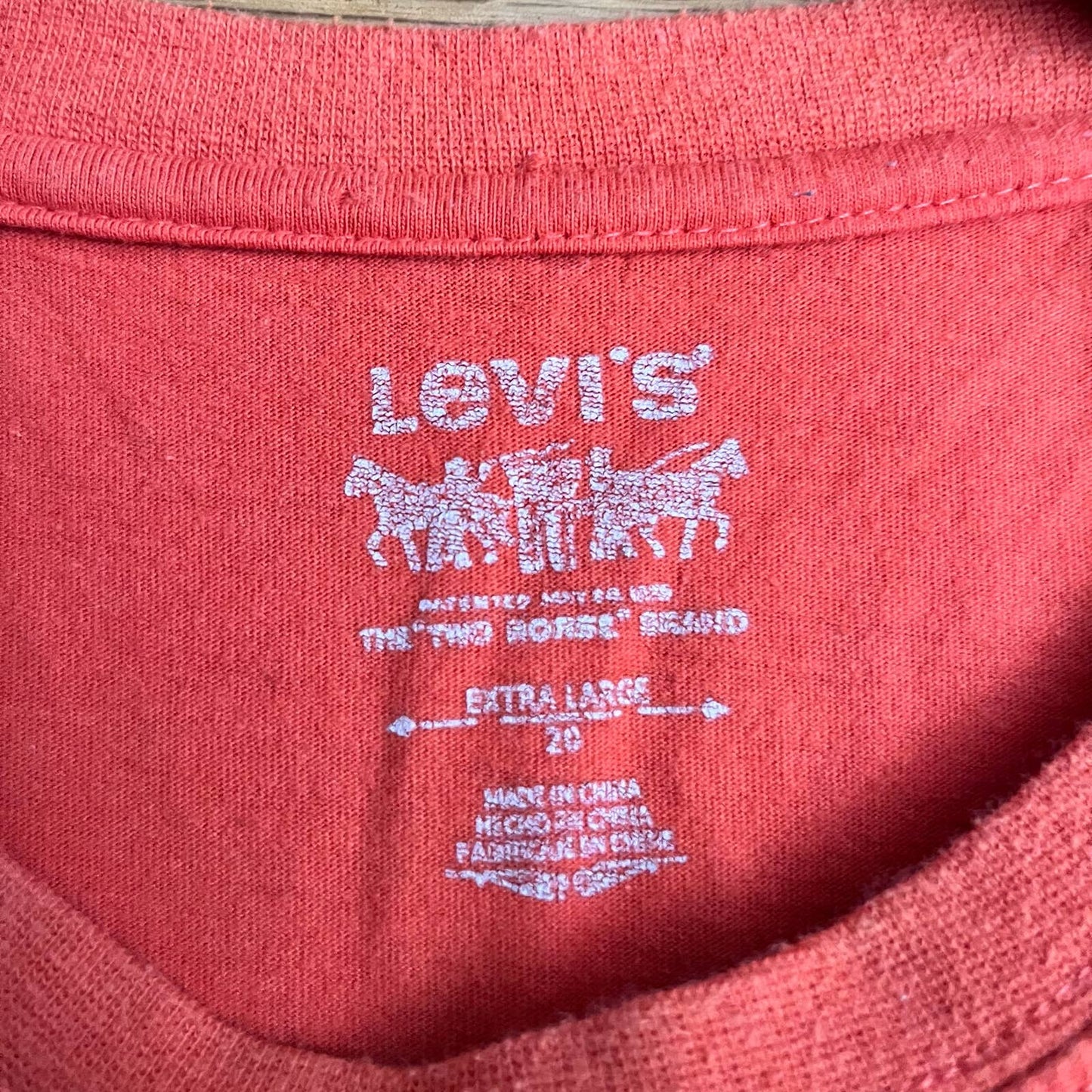 Levi's Eagle Graphic T-Shirt - Size XL