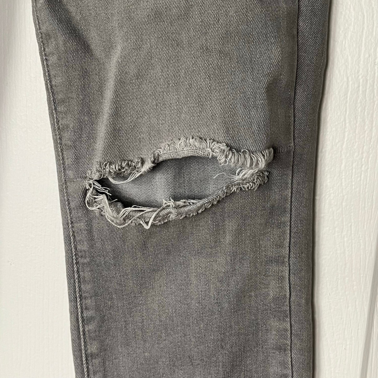 Paige Verdugo Ankle Distressed Jeans - Size 23