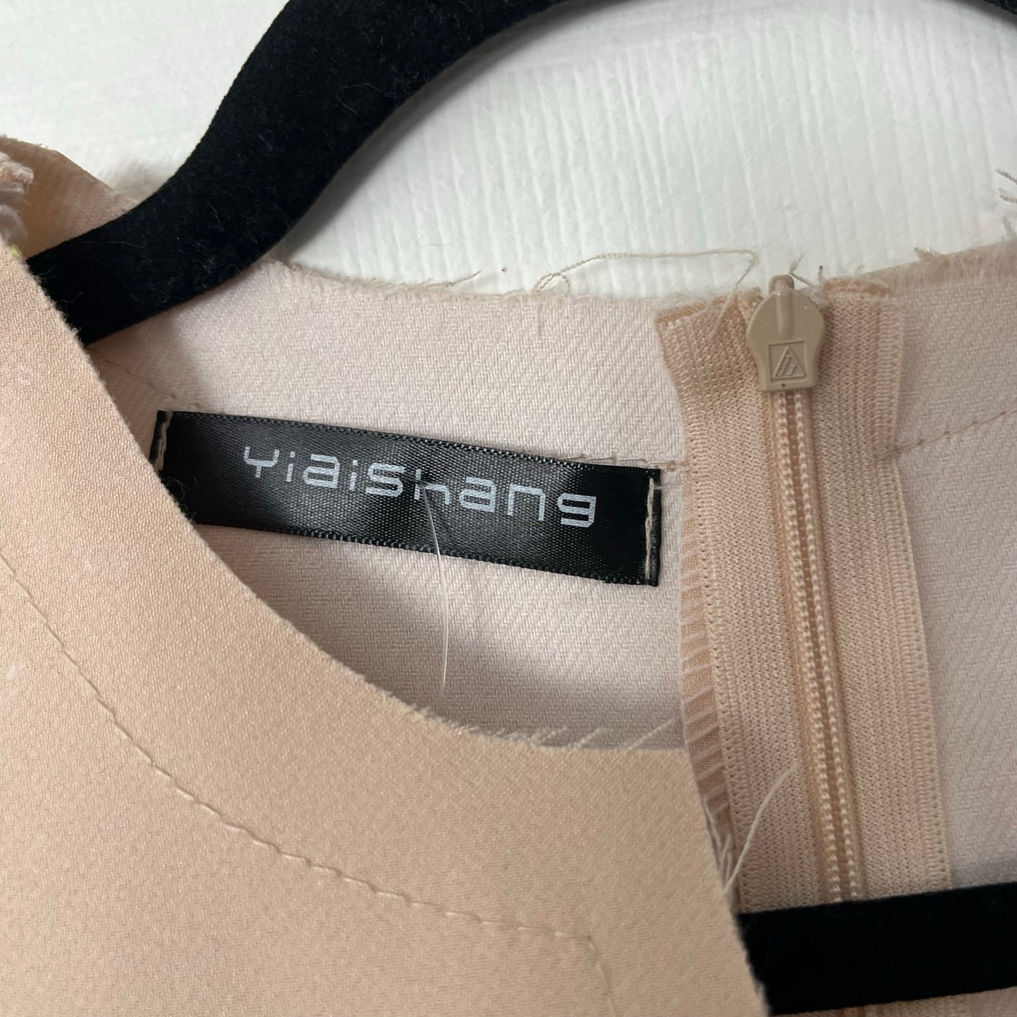 Yiaishang Exposed Seam Top - Size UNKNOWN