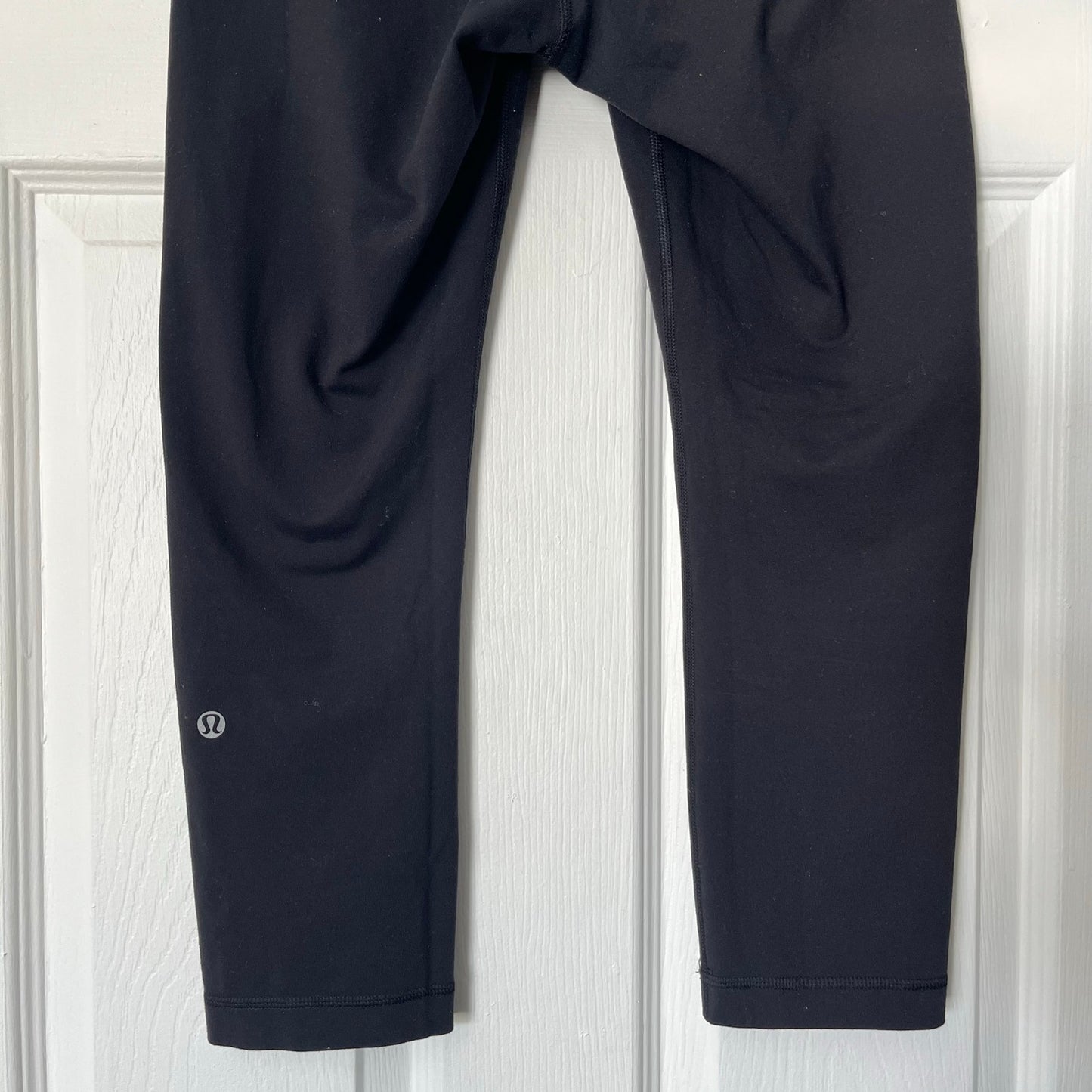 Lululemon Cropped Leggings - Size UNKNOWN