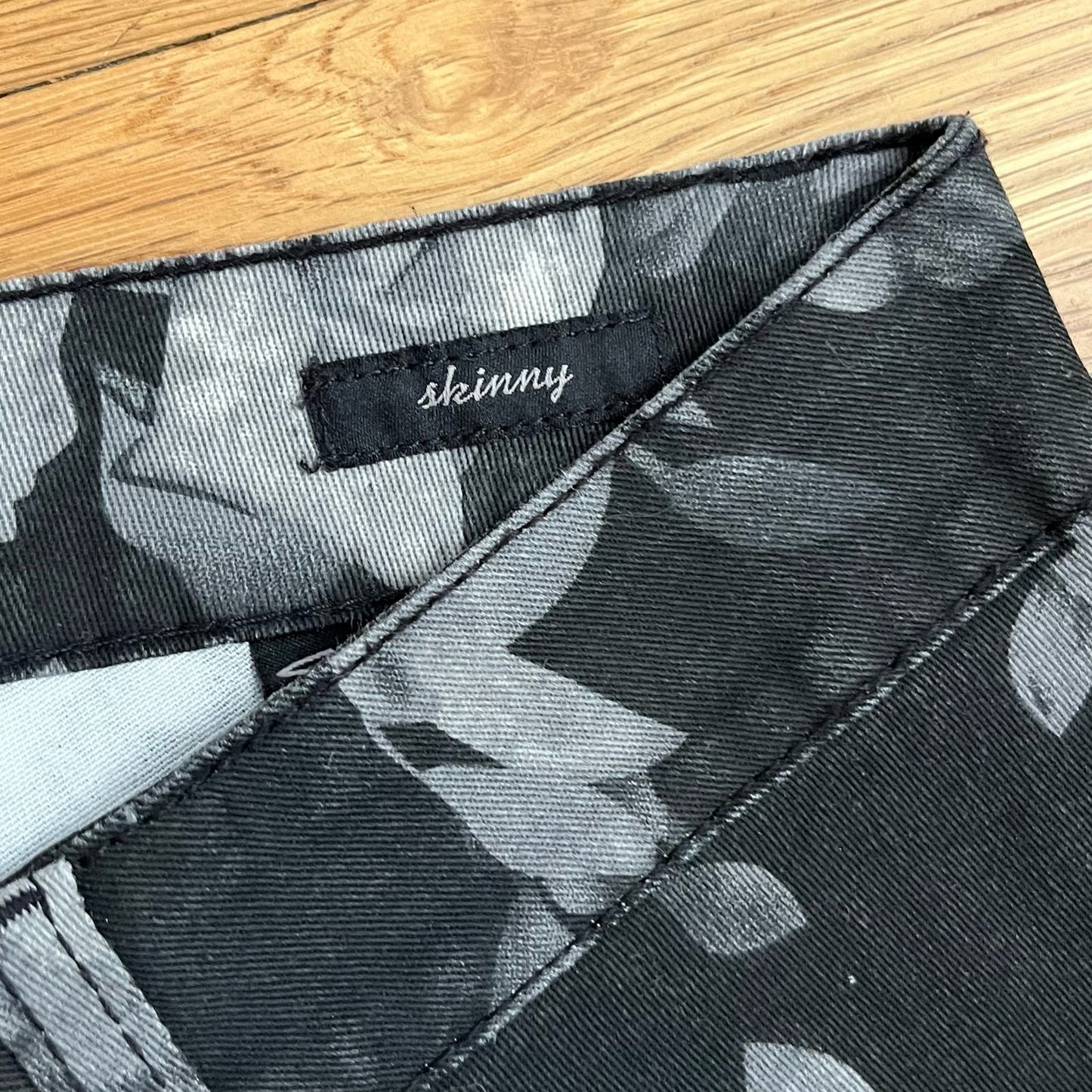 Seven7 Skinny Rose Print Jeans - Size 4P