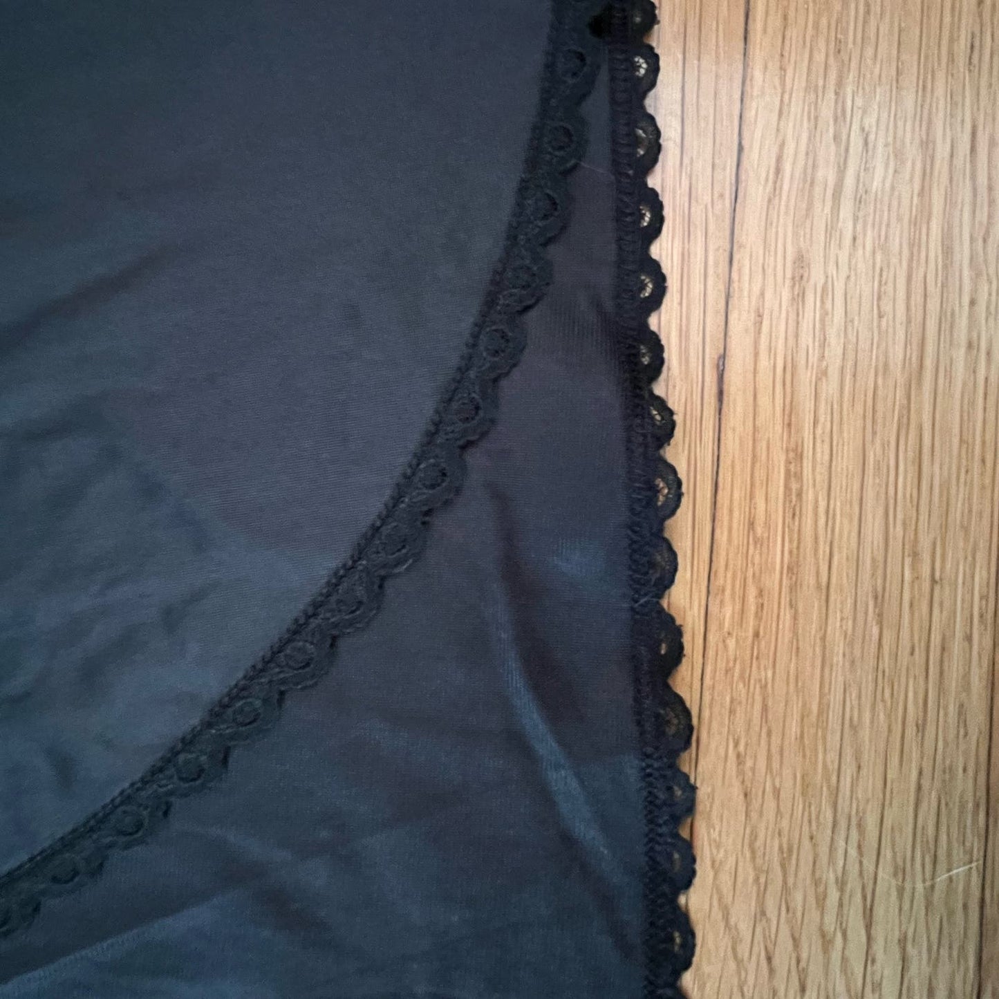 Warner’s Perfect Measure Back Slit Half Slip - Size L