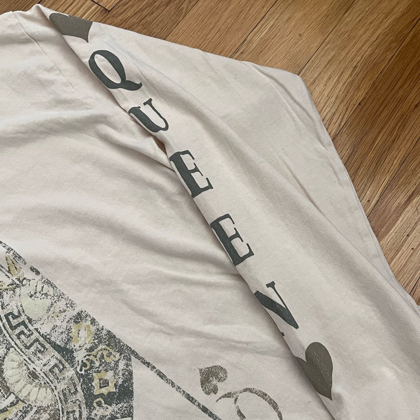 Forever 21 Queen of Heart Tee - Size M
