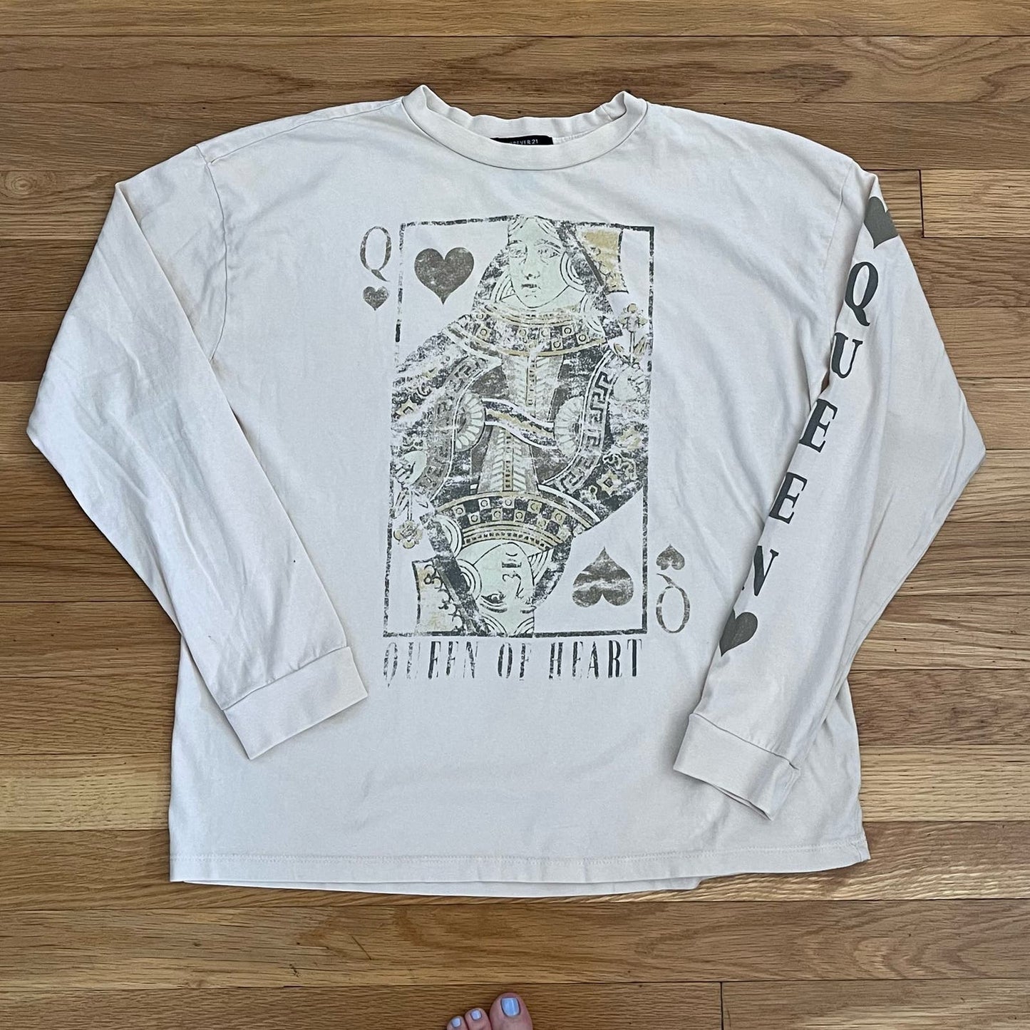 Forever 21 Queen of Heart Tee - Size M