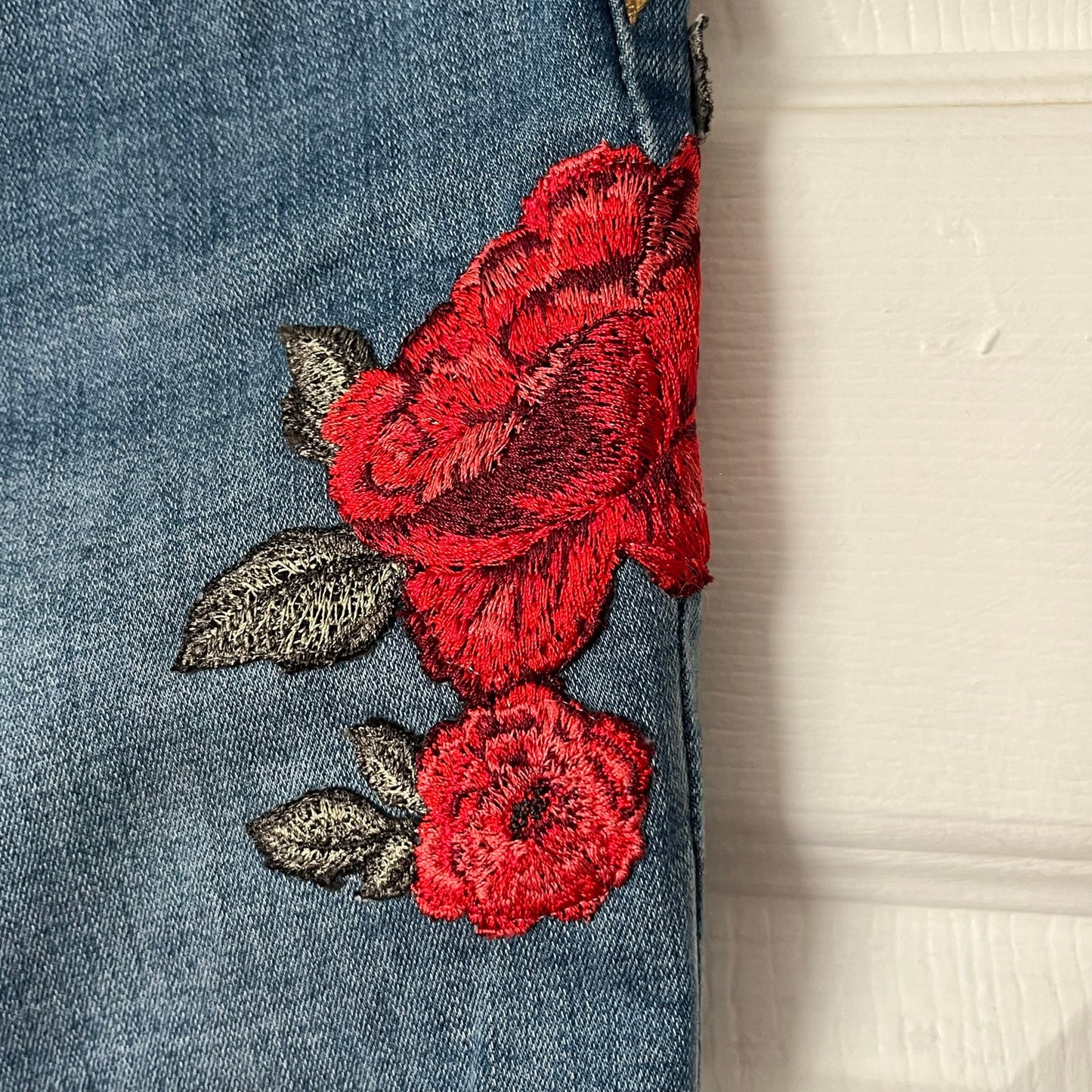 PacSun Rose Appliqué Super Stretch Ankle Jegging - Size 25