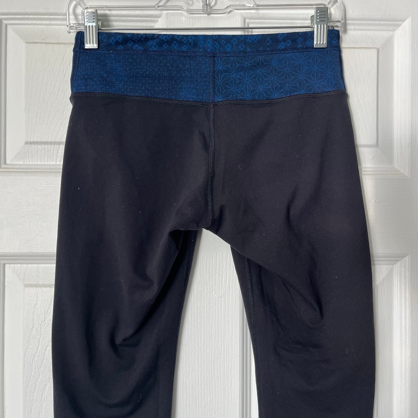 Lululemon Cropped Leggings - Size UNKNOWN