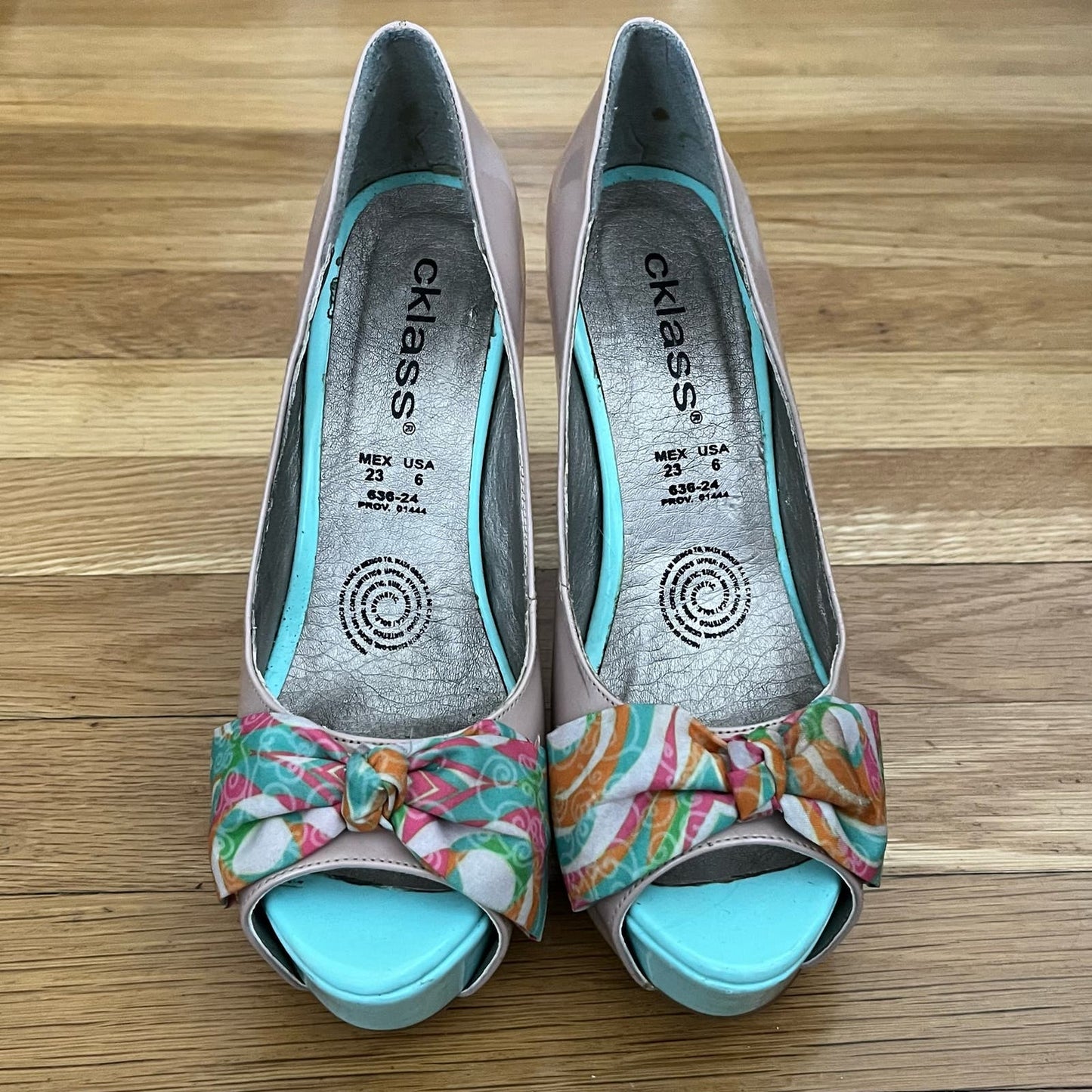 cklass Faux Patent Heels w/Bows - Size 6