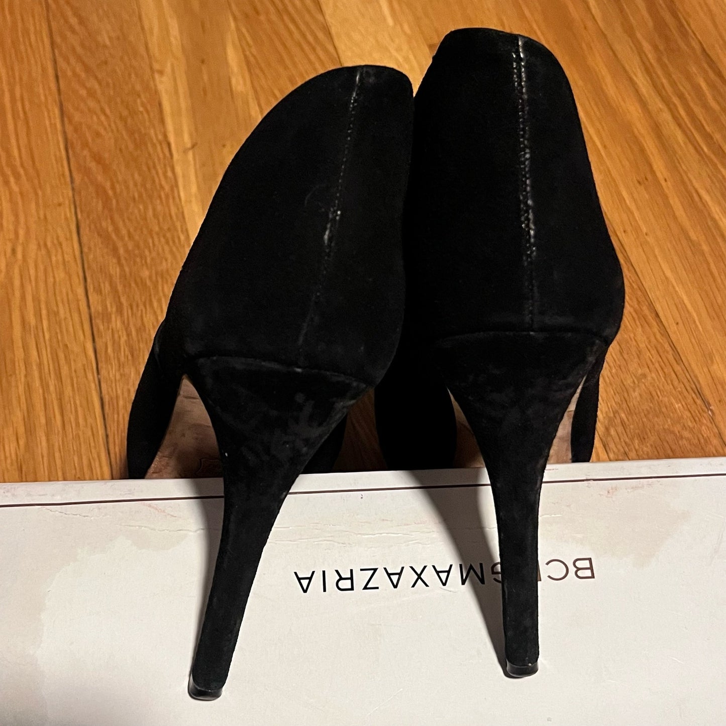 BCBGMAXAZRIA Darien Summer Suede Heels - Size 8.5M