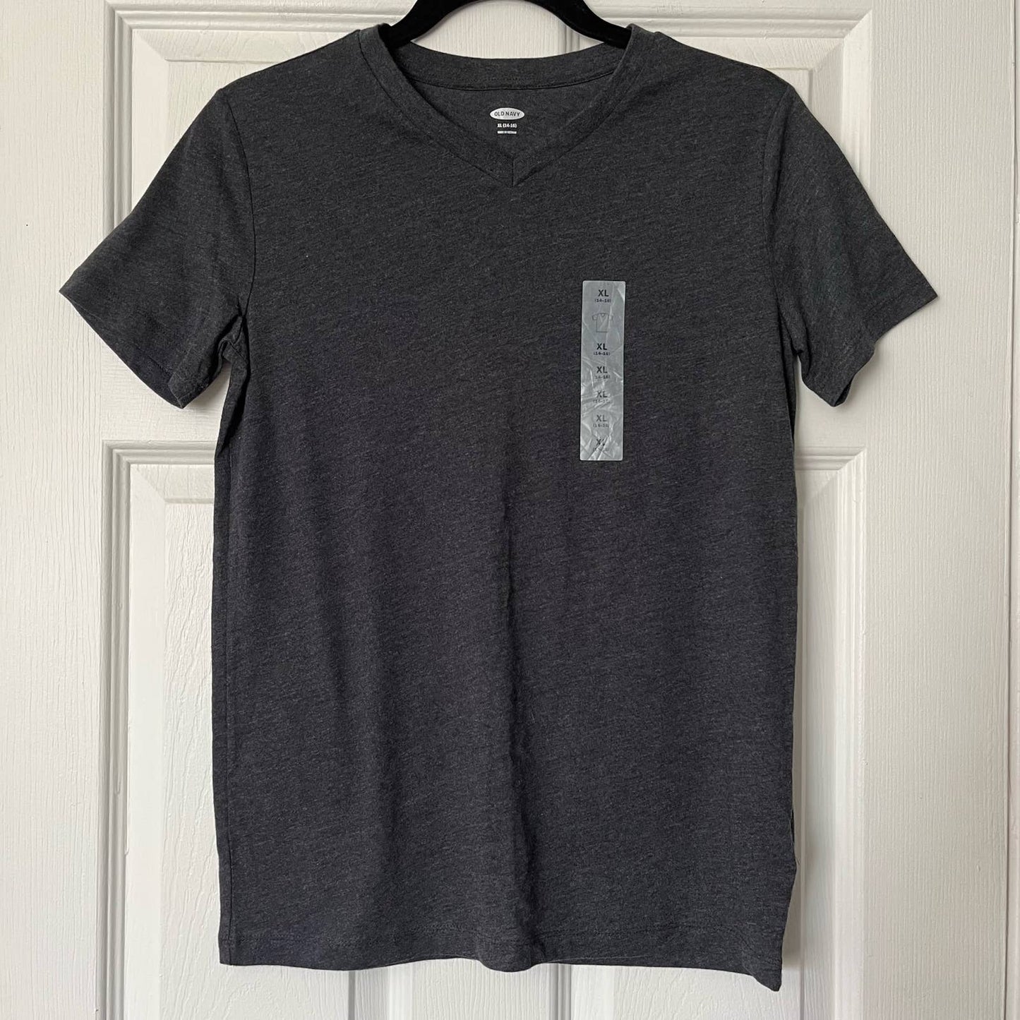 Old Navy V-Neck Tee - NWT - Size XL (14-16)