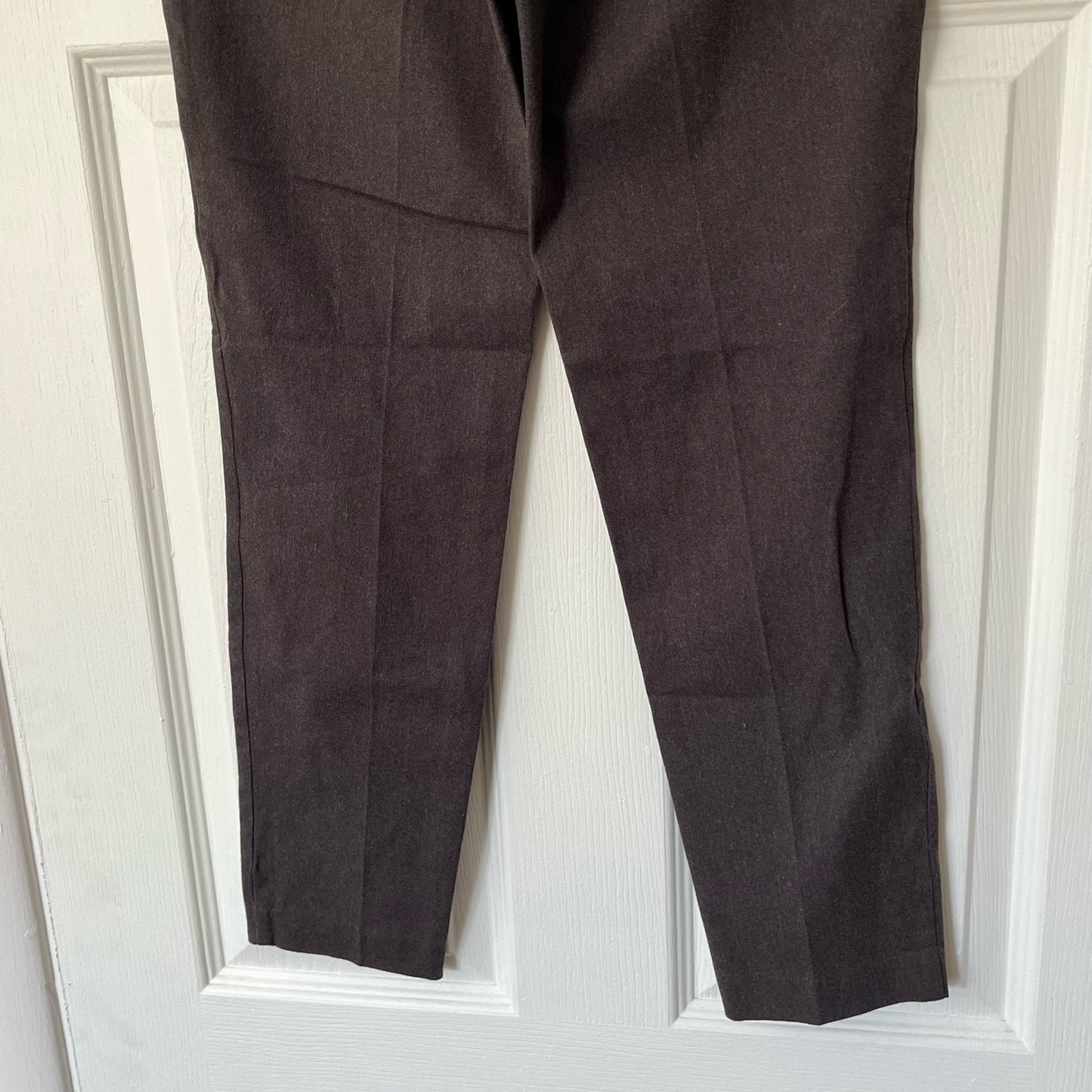 Old Navy Pixie Mid-Rise Cropped Pants - Size 4