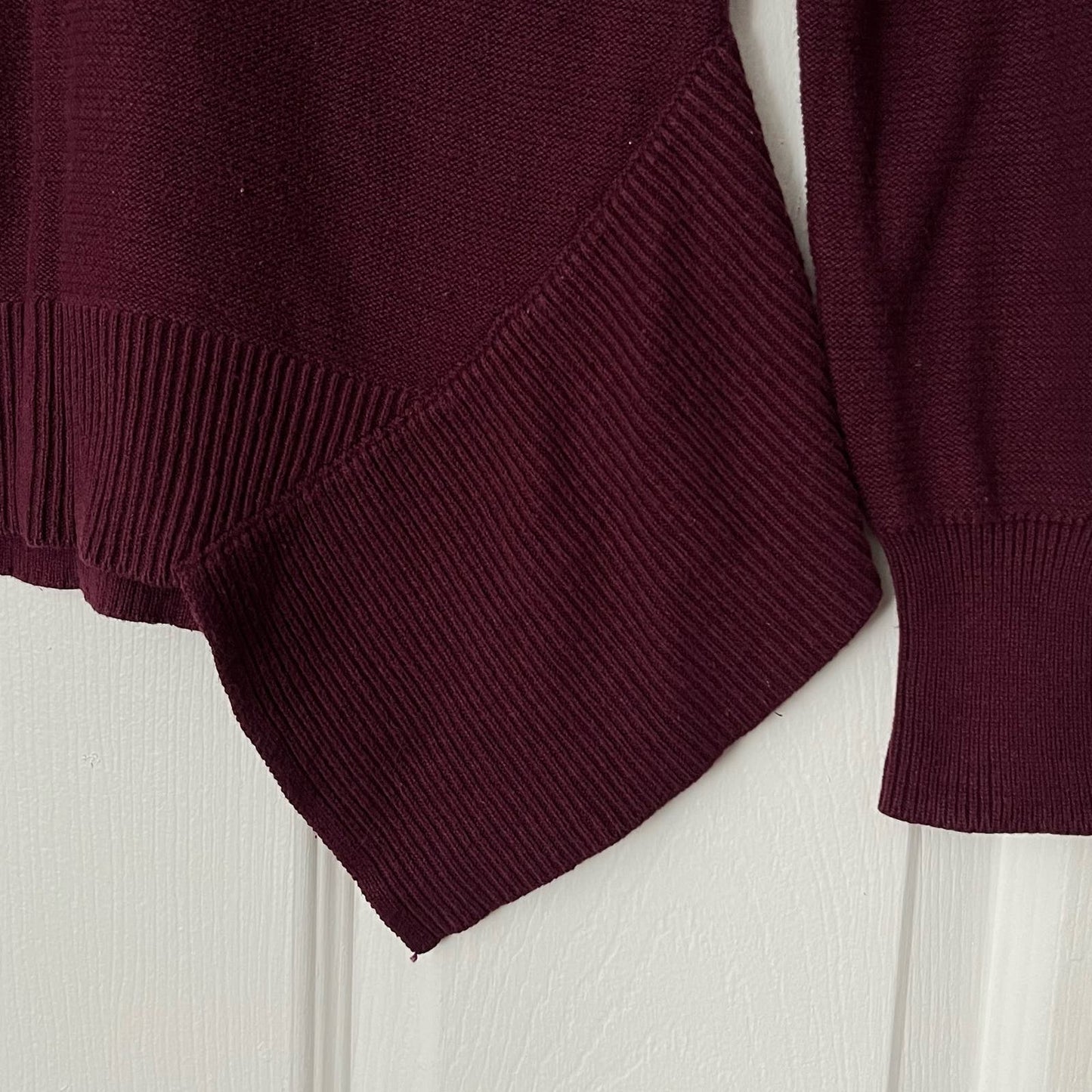 The Limited Pullover Sweater w/Asymmetrical Hem - Size XS