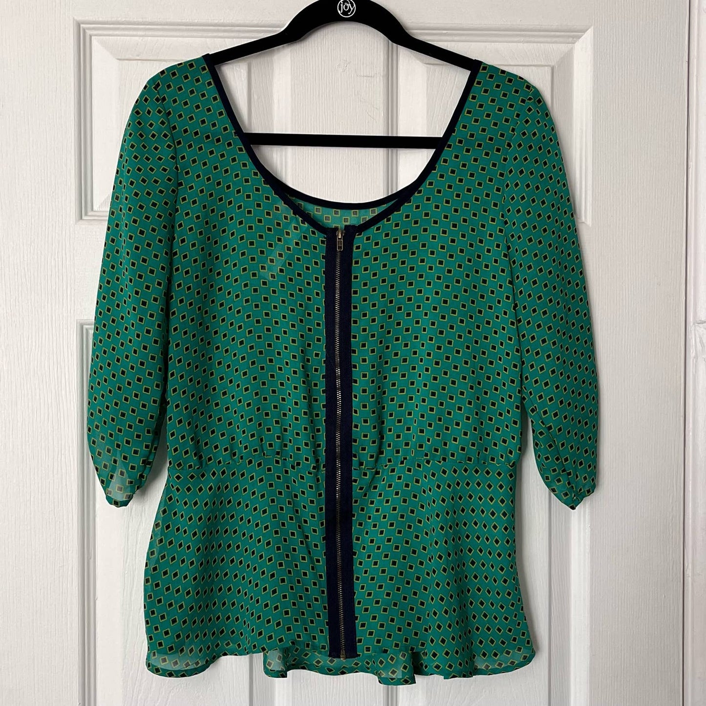 Eyeshadow Graphic Print Zip-Back Top - Size L