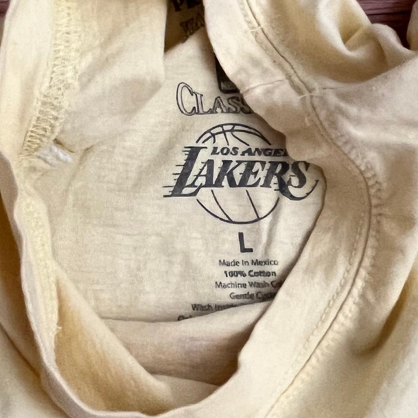 LA Lakers Vintage-Look Logo Tee - Size L