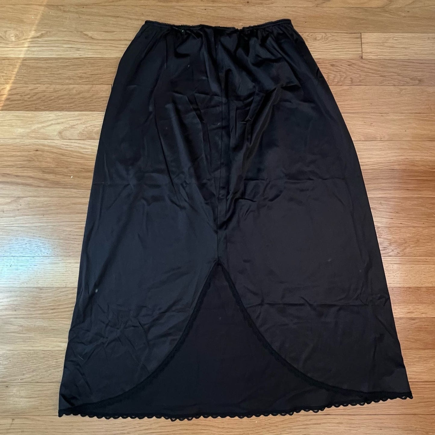 Warner’s Perfect Measure Back Slit Half Slip - Size L