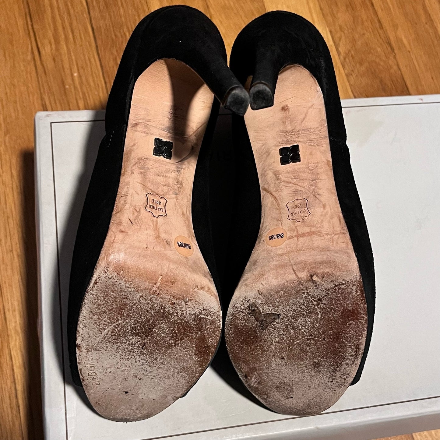 BCBGMAXAZRIA Darien Summer Suede Heels - Size 8.5M