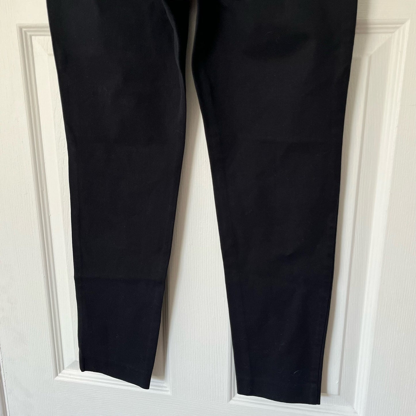 Old Navy Pixie Never-Fade Cropped Pants - Size 4