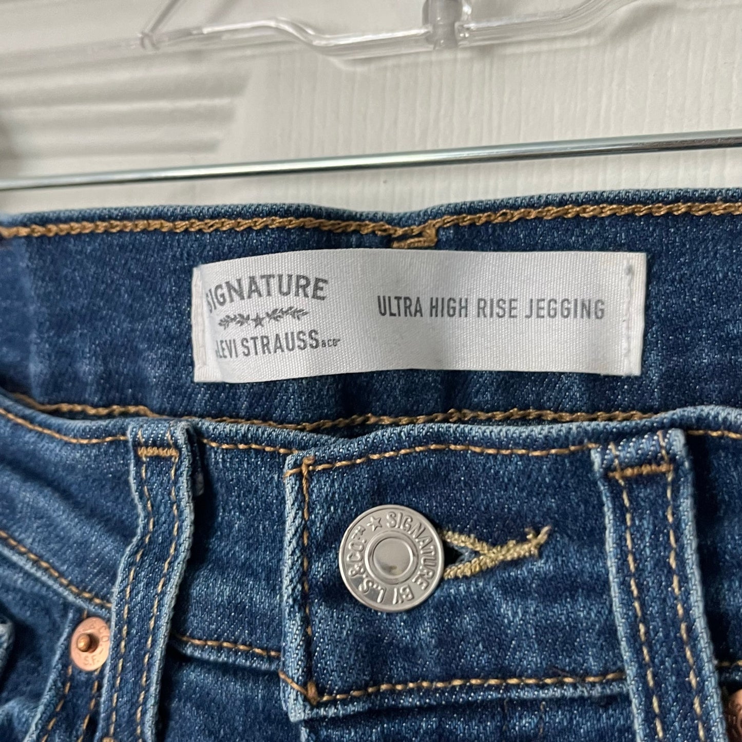 Levi's Signature Distressed High Waist Skinny Jeans - Size 28