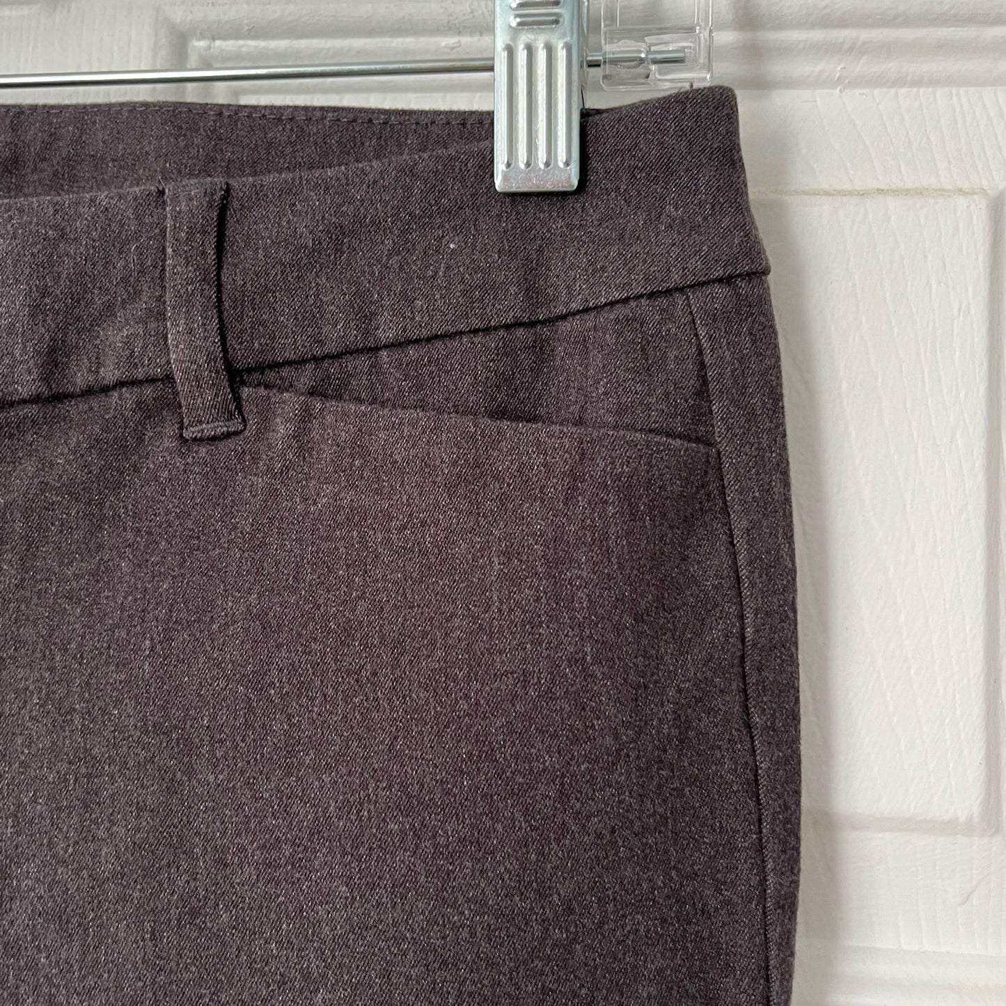 Old Navy Pixie Mid-Rise Cropped Pants - Size 4