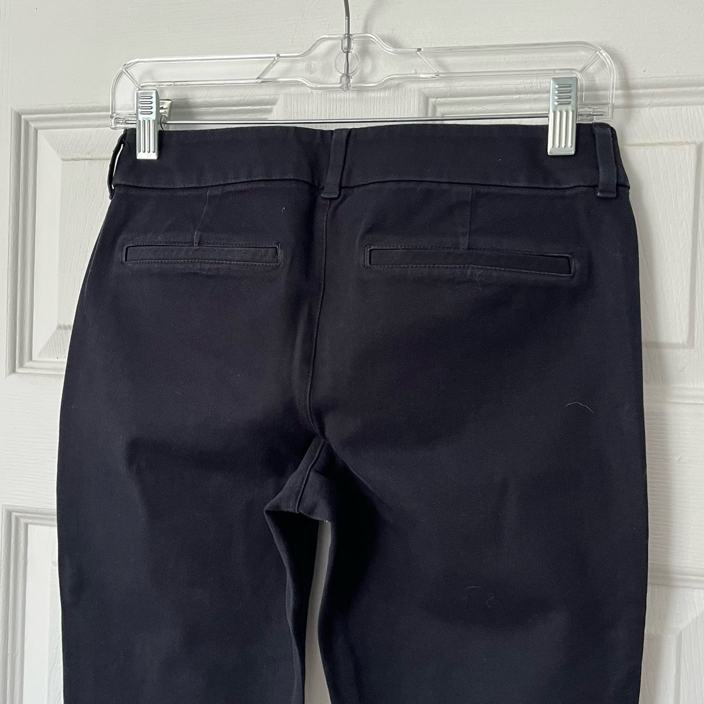 Old Navy Pixie Never-Fade Cropped Pants - Size 4