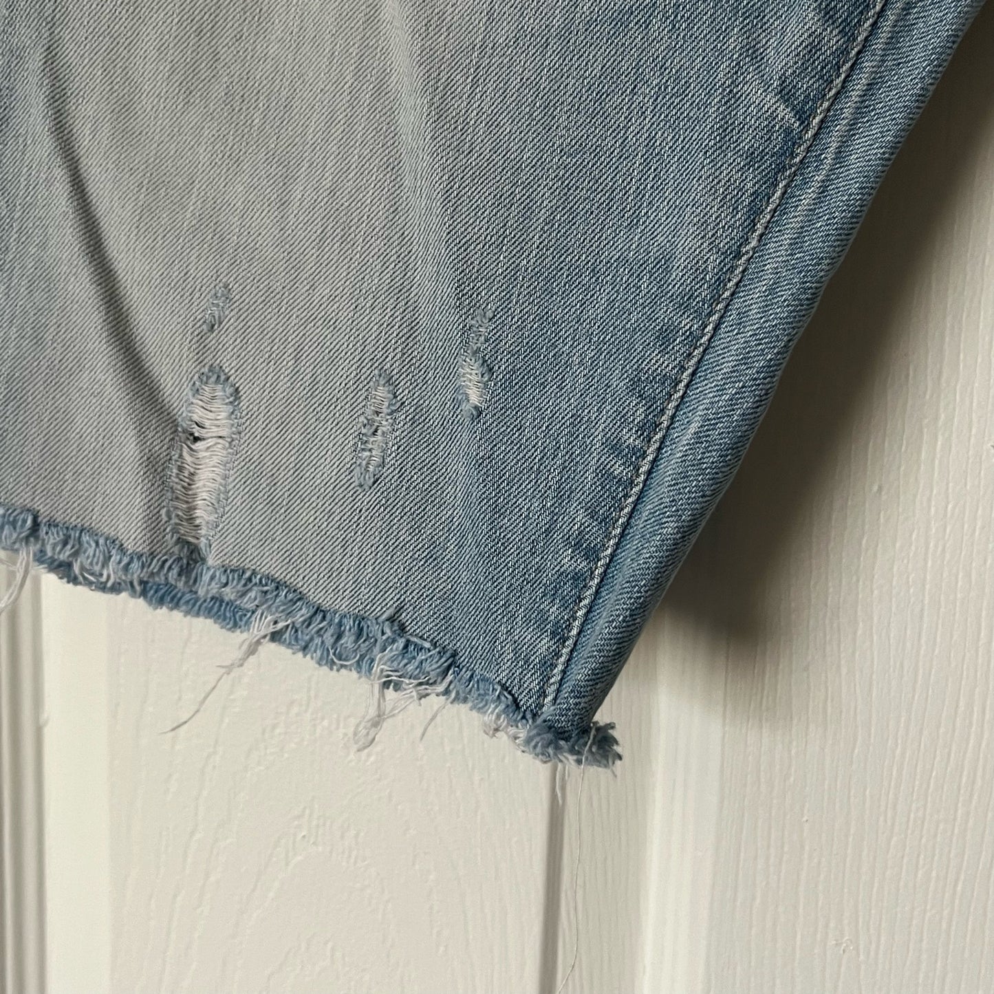 Express Jeans Rocco Slim Fit Cutoffs - Size 31