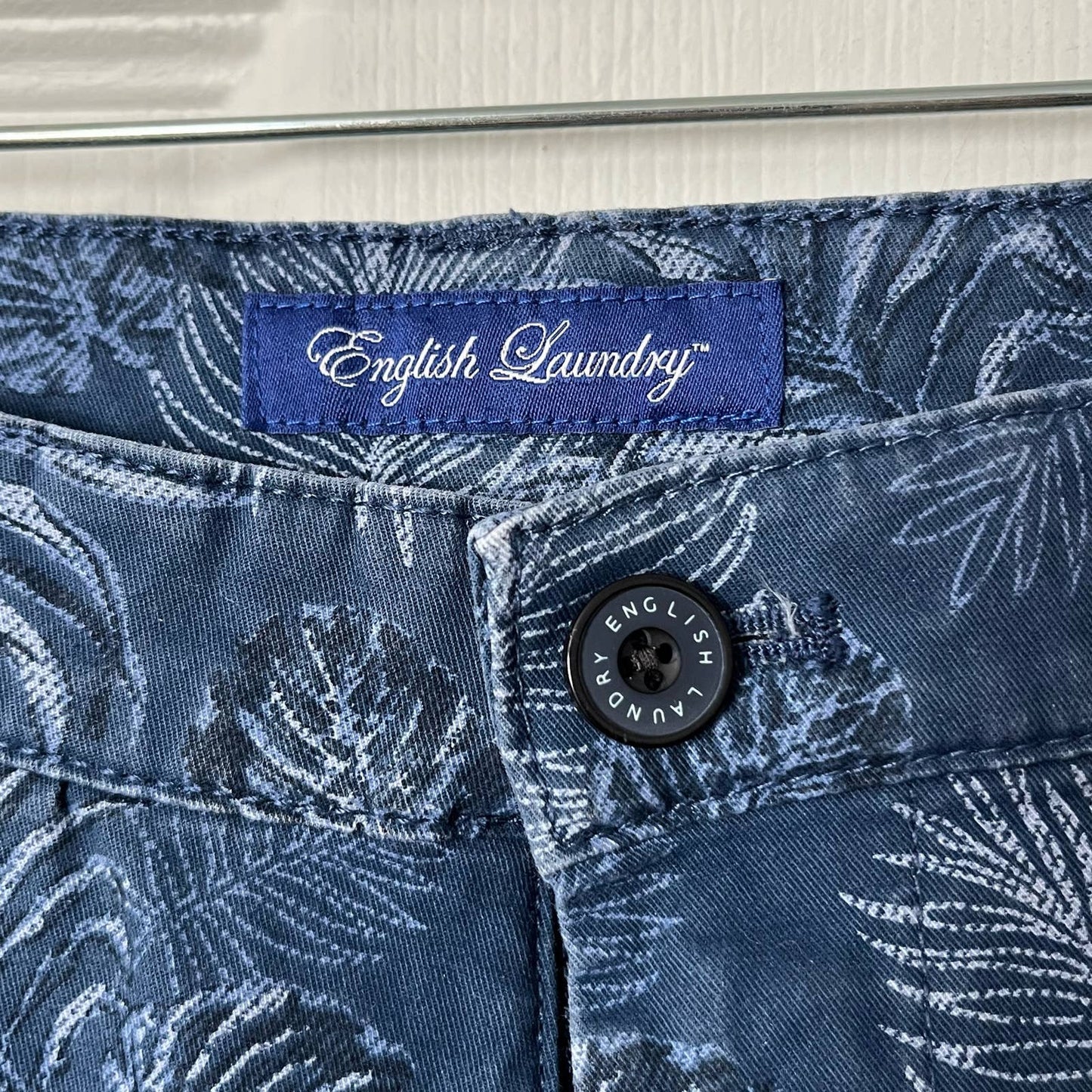 English Laundry Leaf-Print Shorts - Size UNKNOWN
