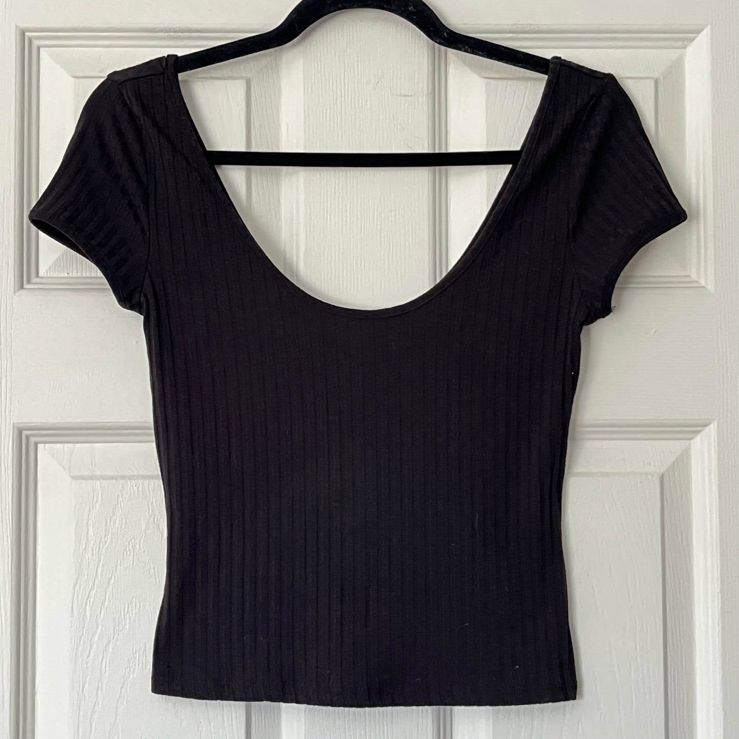 H&M Ribbed Scoopneck Cropped Tee - Size S