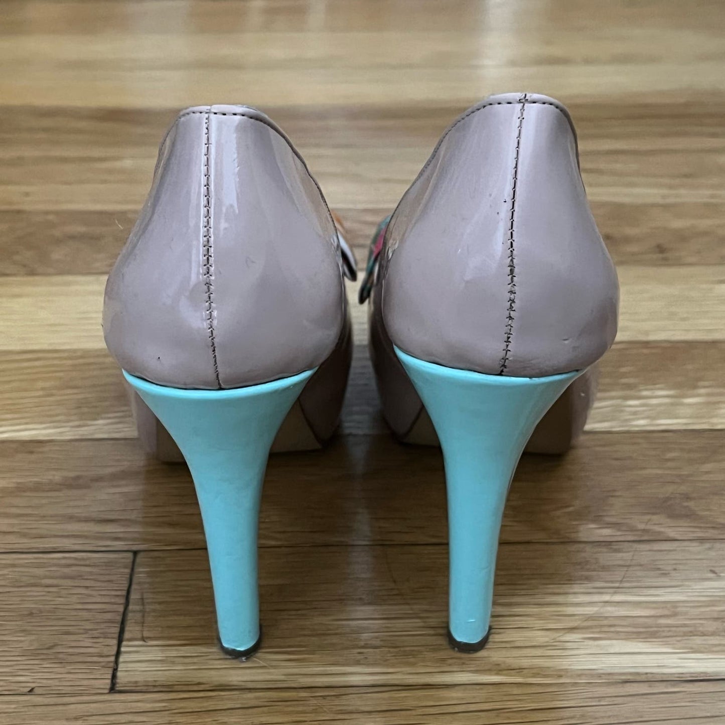 cklass Faux Patent Heels w/Bows - Size 6