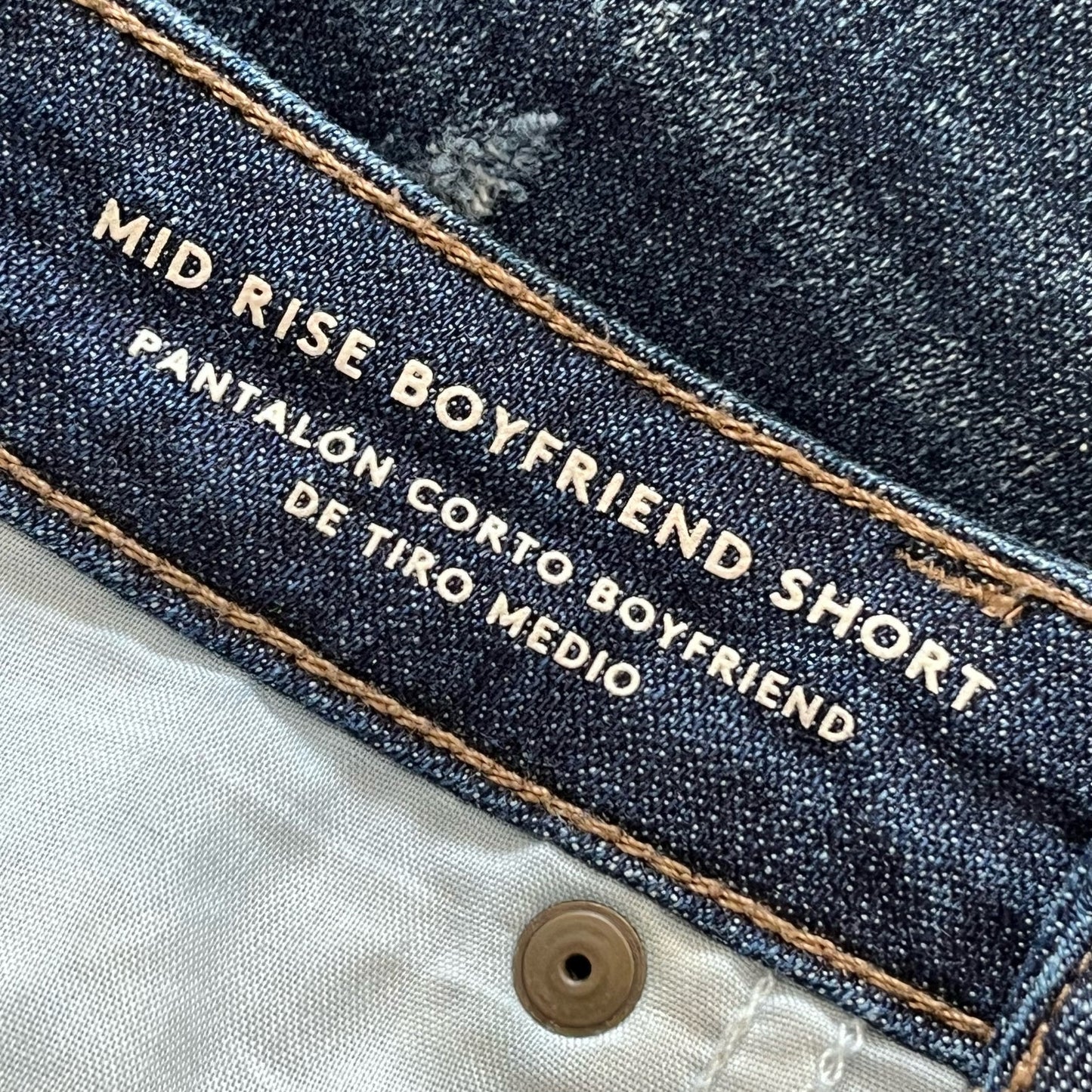 Universal Thread Mid Rise Boyfriend Short - Size 6 / 28R