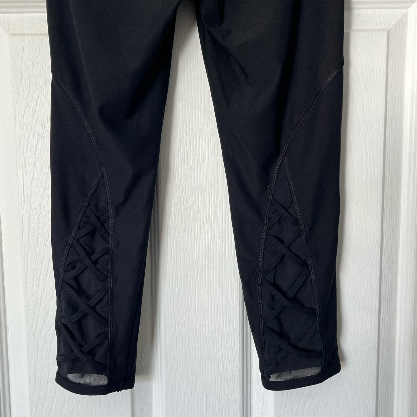 Vogo Athletica Mesh Inset Cropped Leggings - Size S