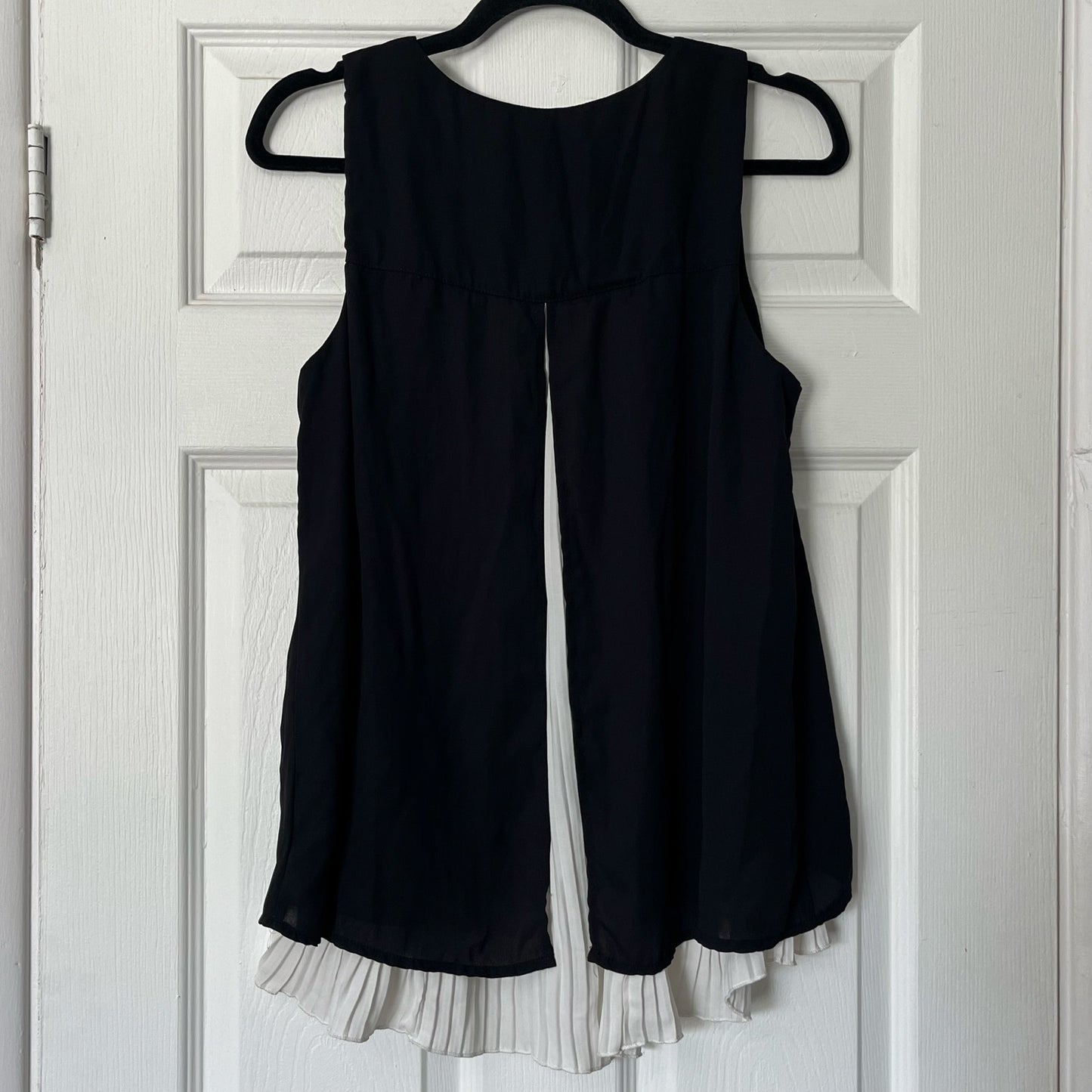 W5 Layered Flyaway Sleeveless Top - Size L