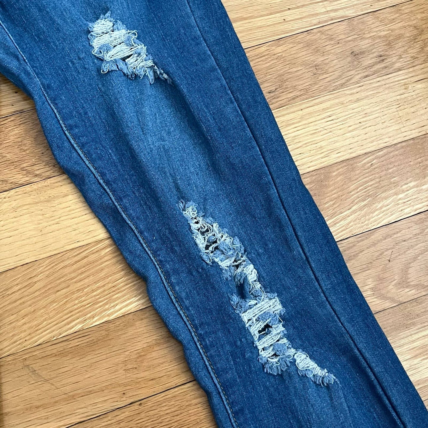 T & Y Fashion Distressed Jeggings - Size S