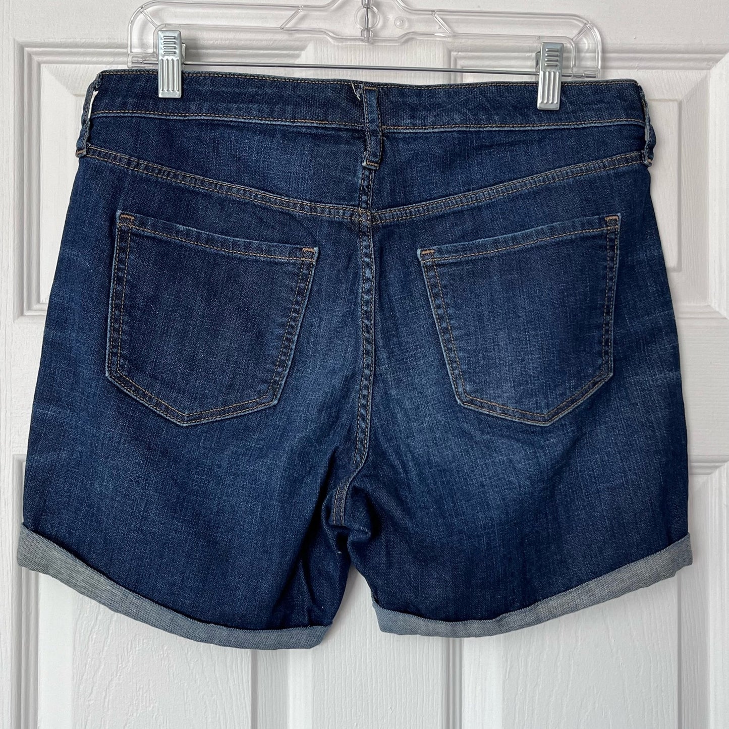 Universal Thread Mid Rise Boyfriend Short - Size 6 / 28R