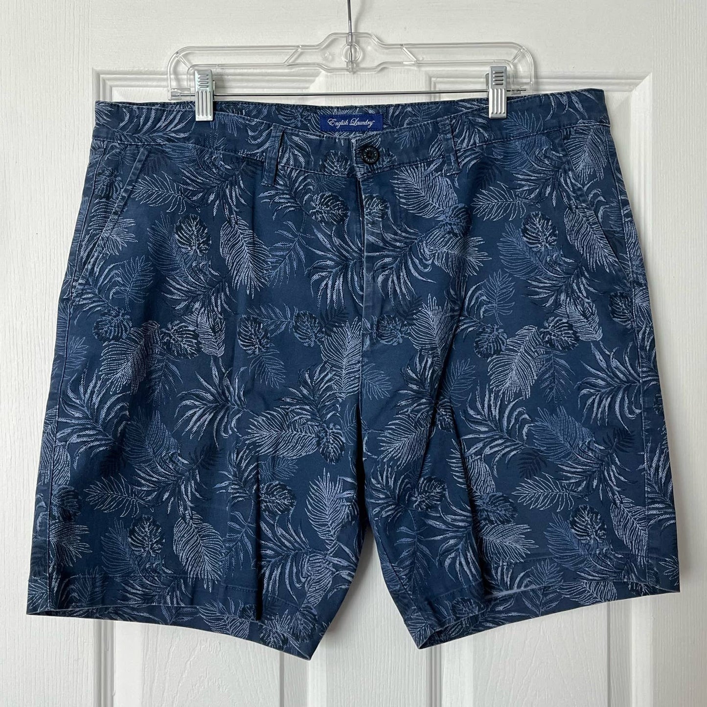 English Laundry Leaf-Print Shorts - Size UNKNOWN