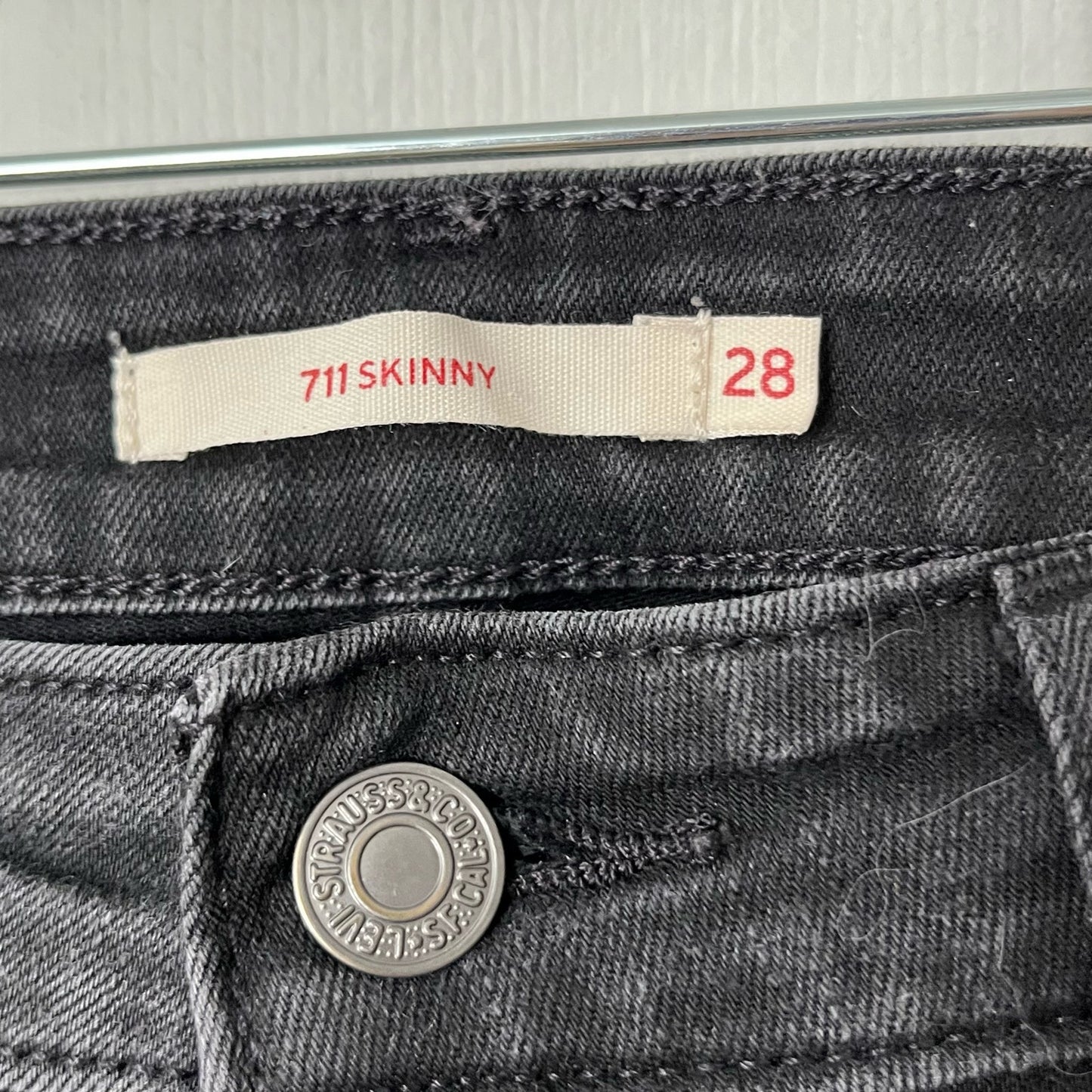 Levi's 711 Skinny Jeans - Size 28