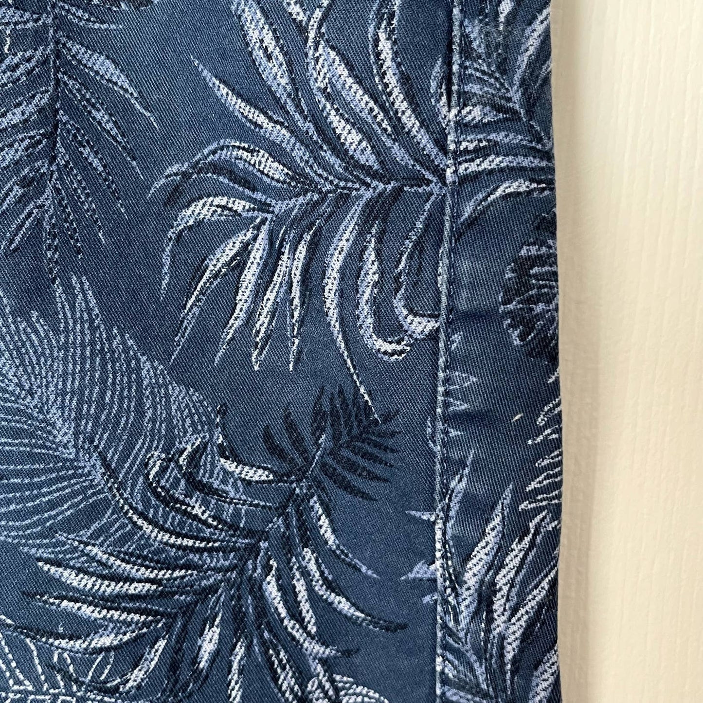 English Laundry Leaf-Print Shorts - Size UNKNOWN