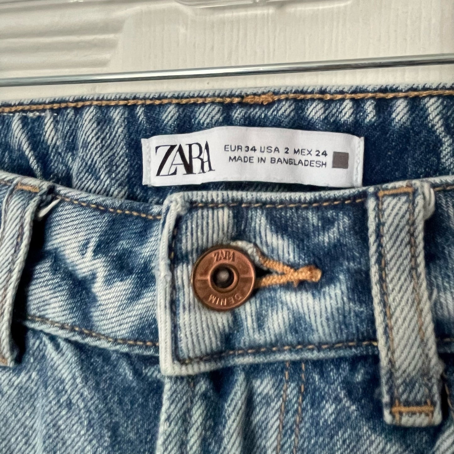Zara High Waist Cropped Raw Hem Jeans - Size 2
