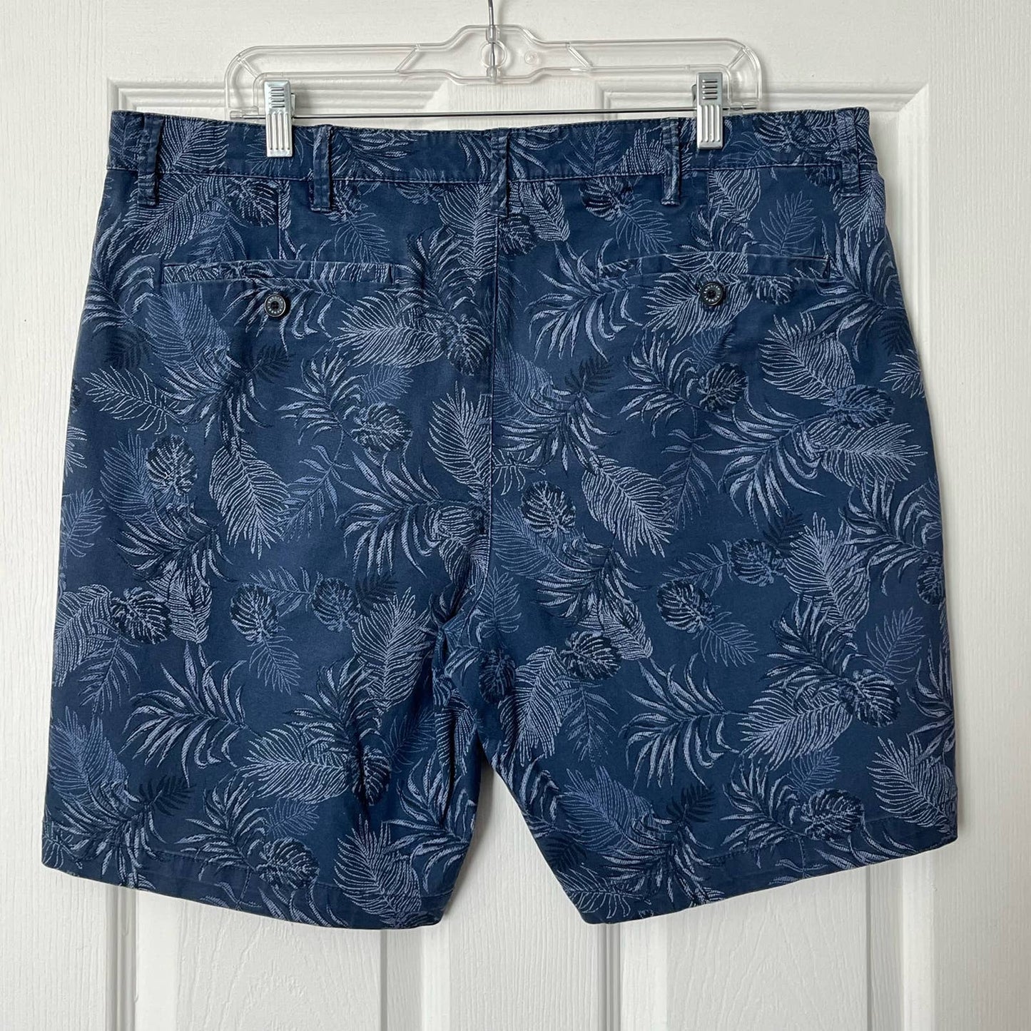 English Laundry Leaf-Print Shorts - Size UNKNOWN