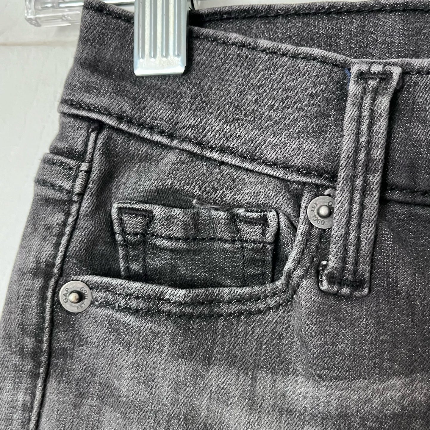 Gap 1969 True Skinny Super High Rise - Size 24R
