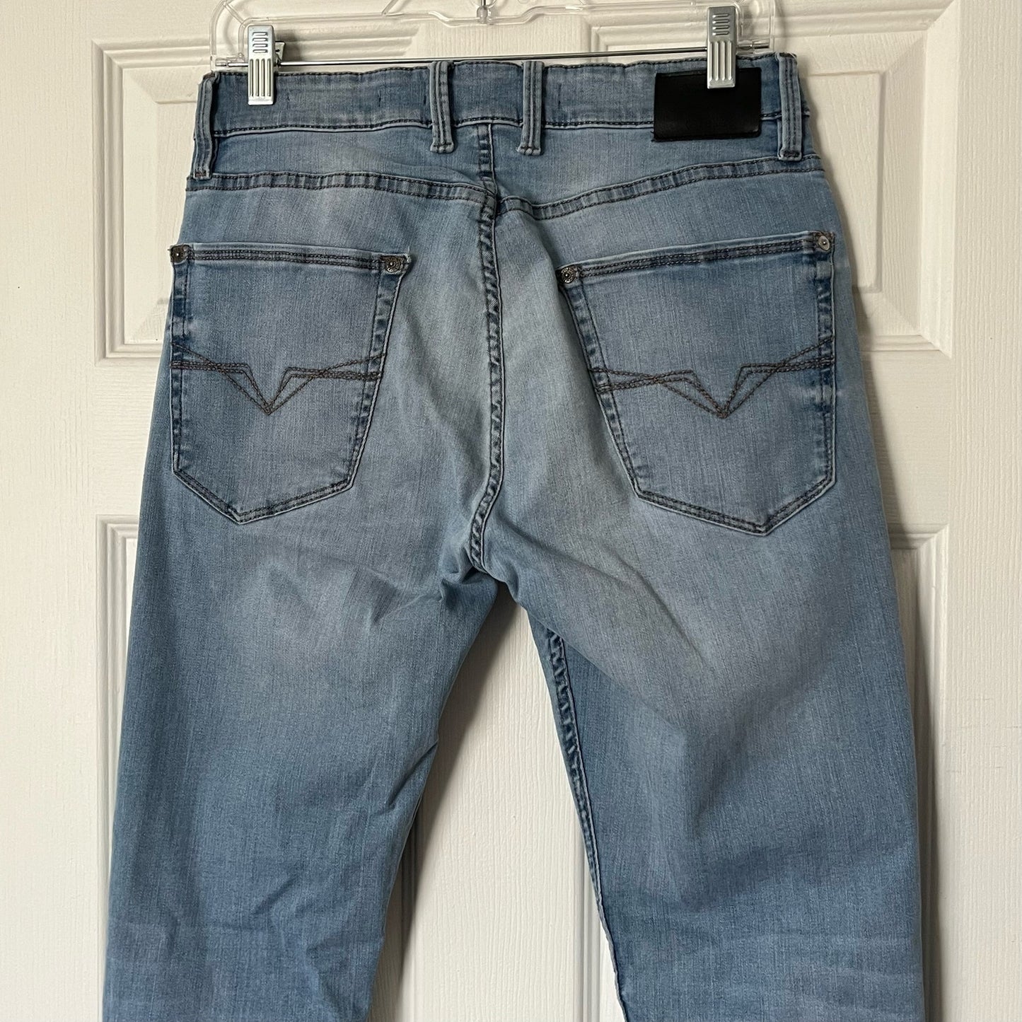 Guess Slim Straight Jeans - Size 31x32