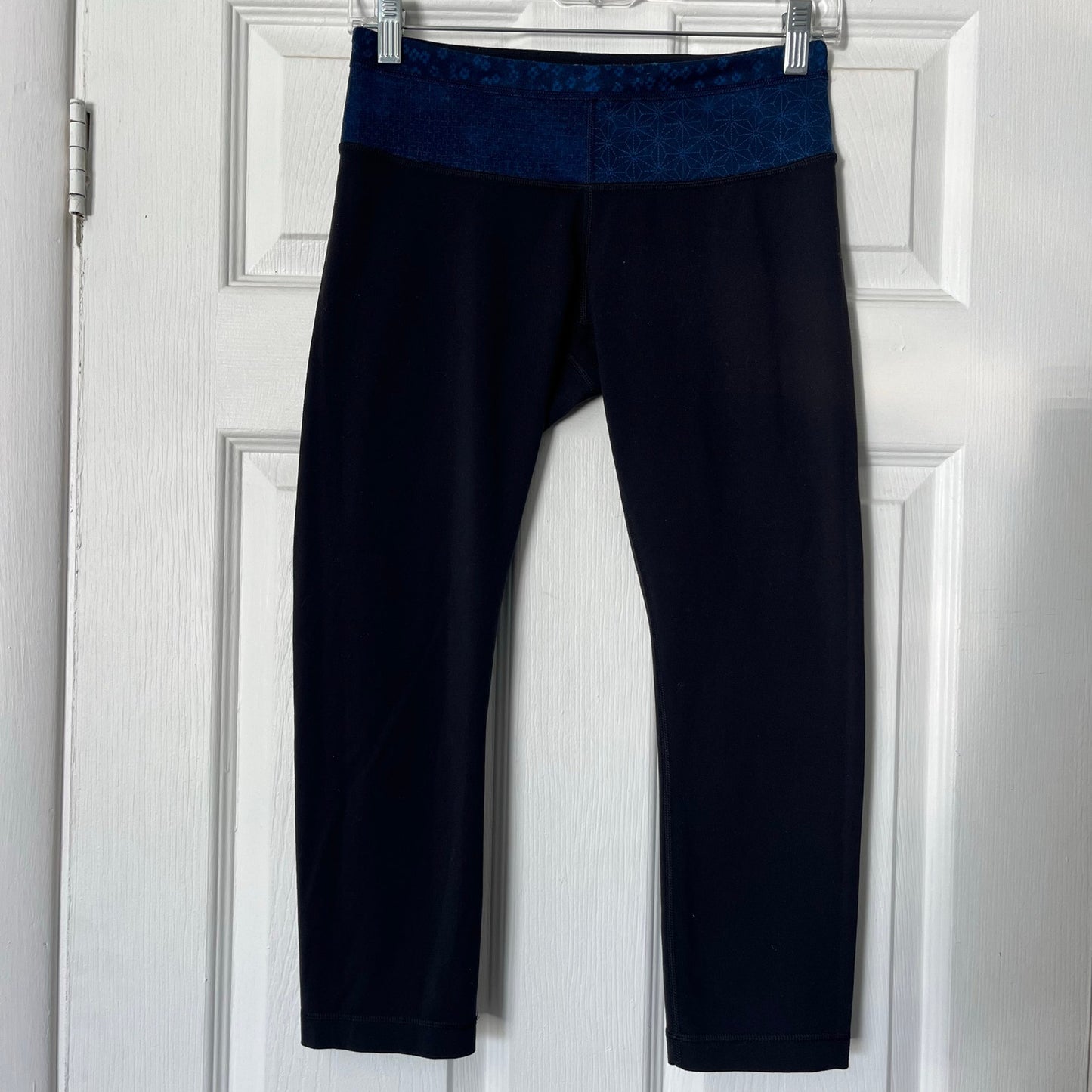 Lululemon Cropped Leggings - Size UNKNOWN