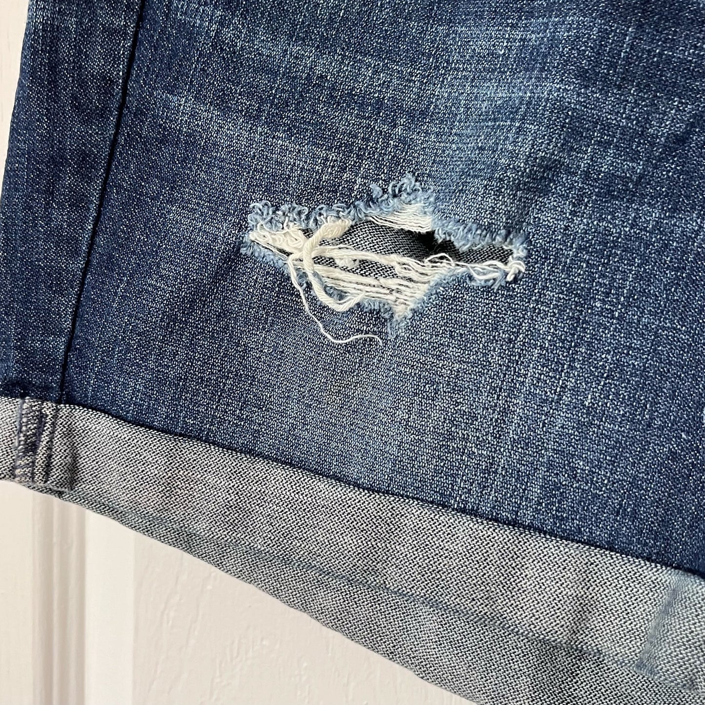 Universal Thread Mid Rise Boyfriend Short - Size 6 / 28R