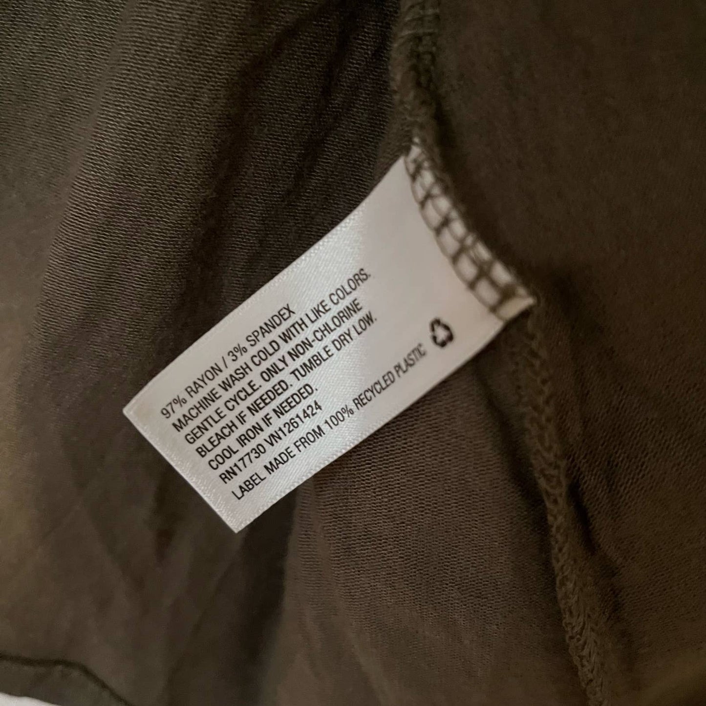Mossimo V-Back Long Sleeve Tee - Size L