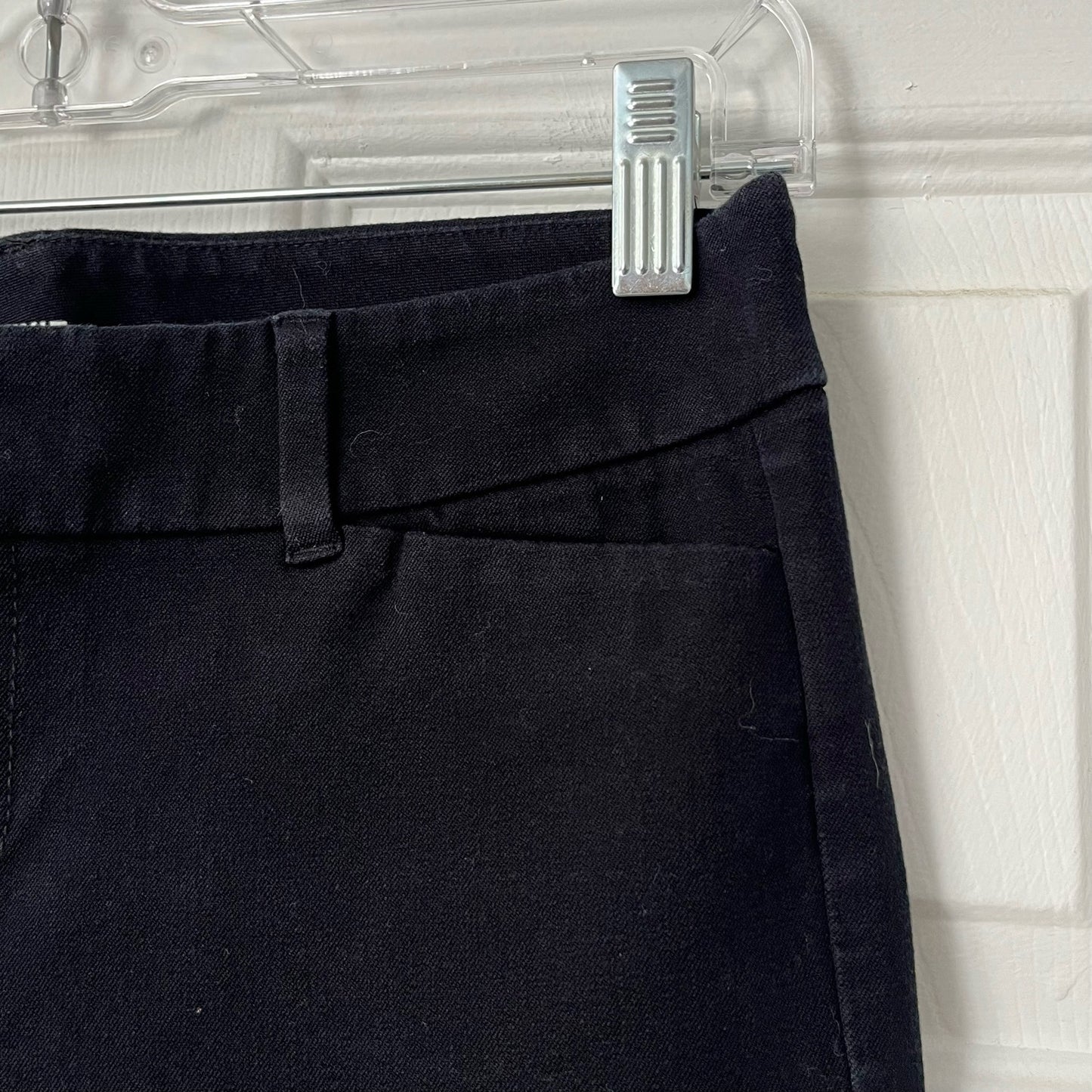 Old Navy Pixie Never-Fade Cropped Pants - Size 4