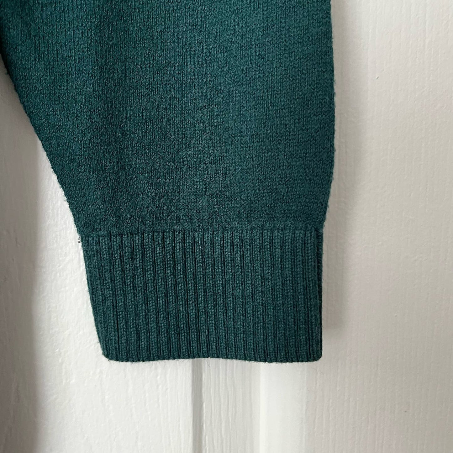 The Limited Pullover Sweater w/Shirttail Hem - Size UNKNOWN