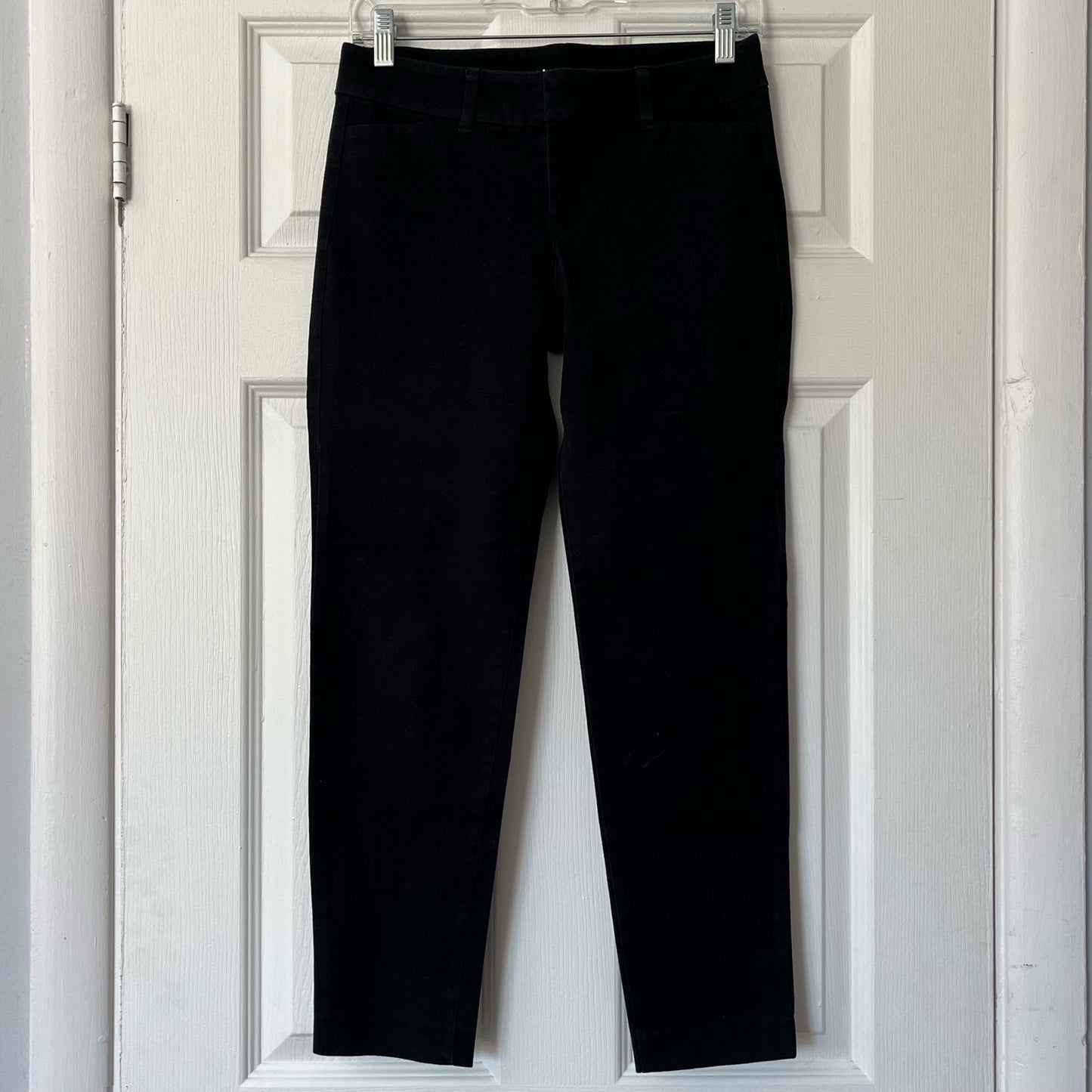 Old Navy Pixie Never-Fade Cropped Pants - Size 4